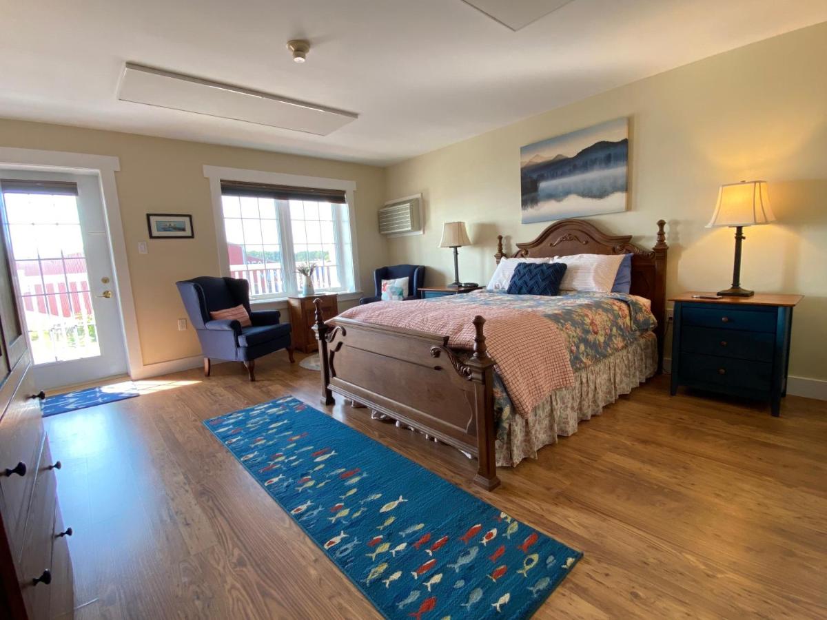 Queen Room - Disability Access with Lake View photo 2