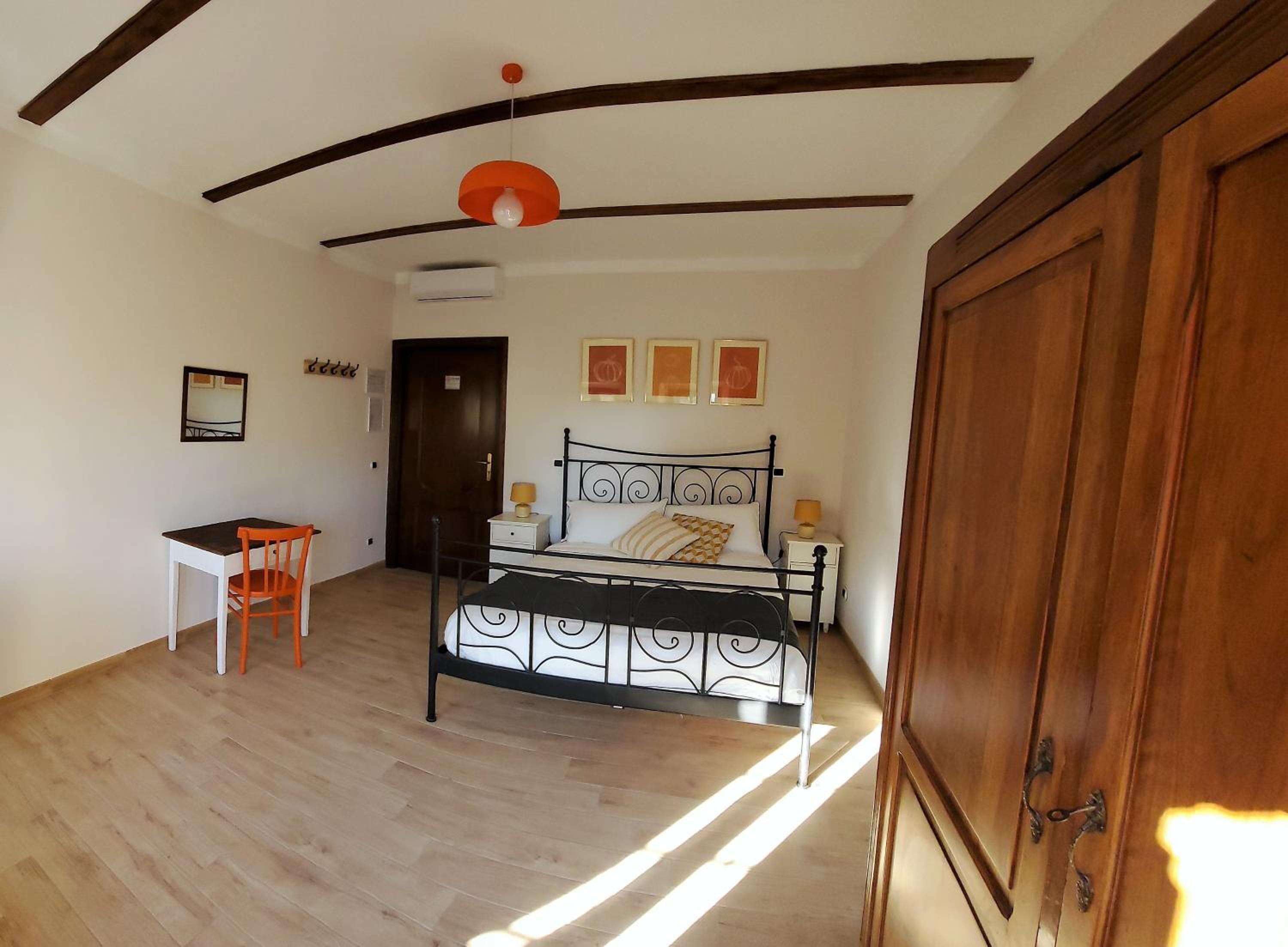 Double Room With Private External Bathroom photo 1