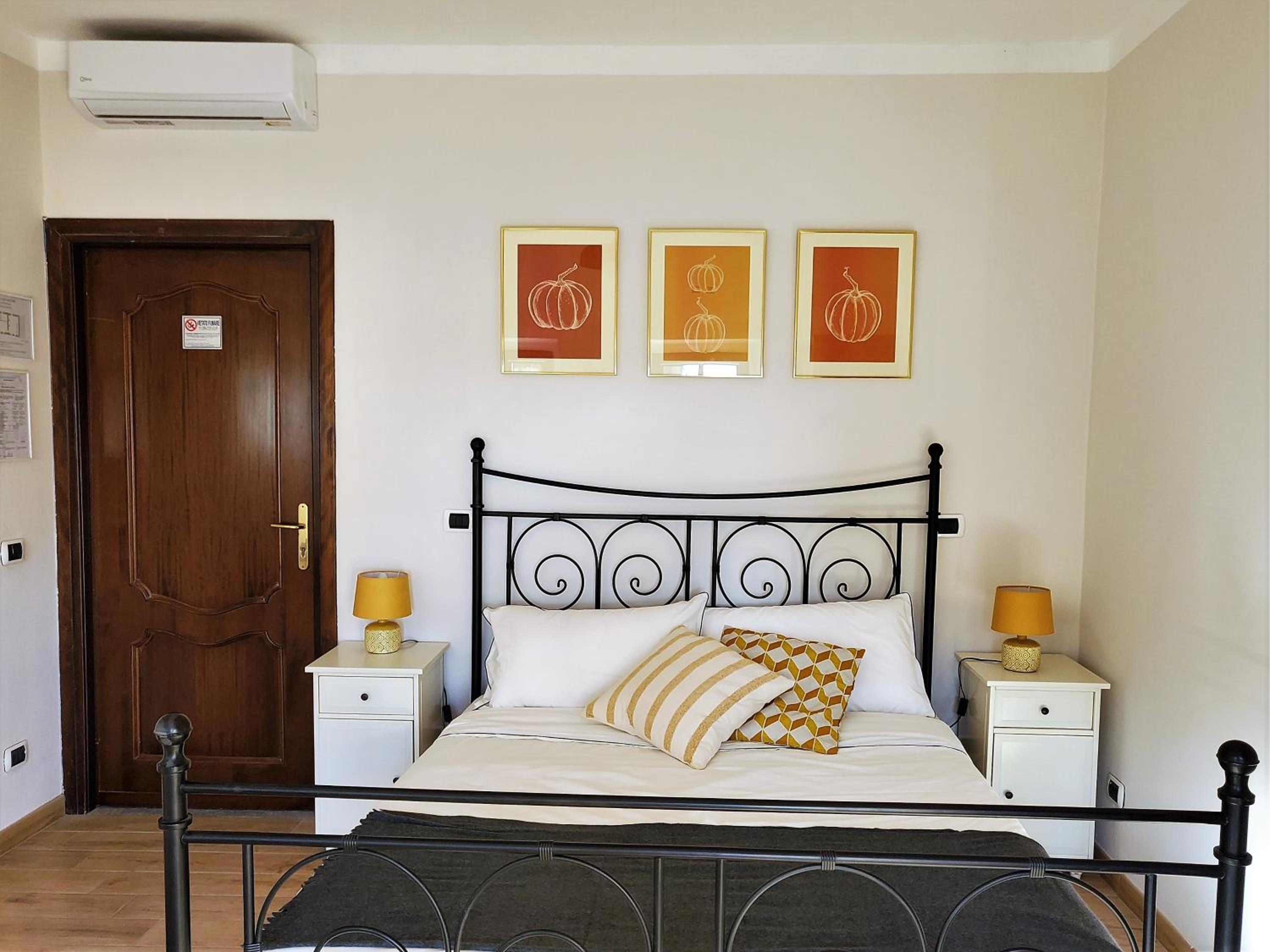 Double Room With Private External Bathroom photo 2