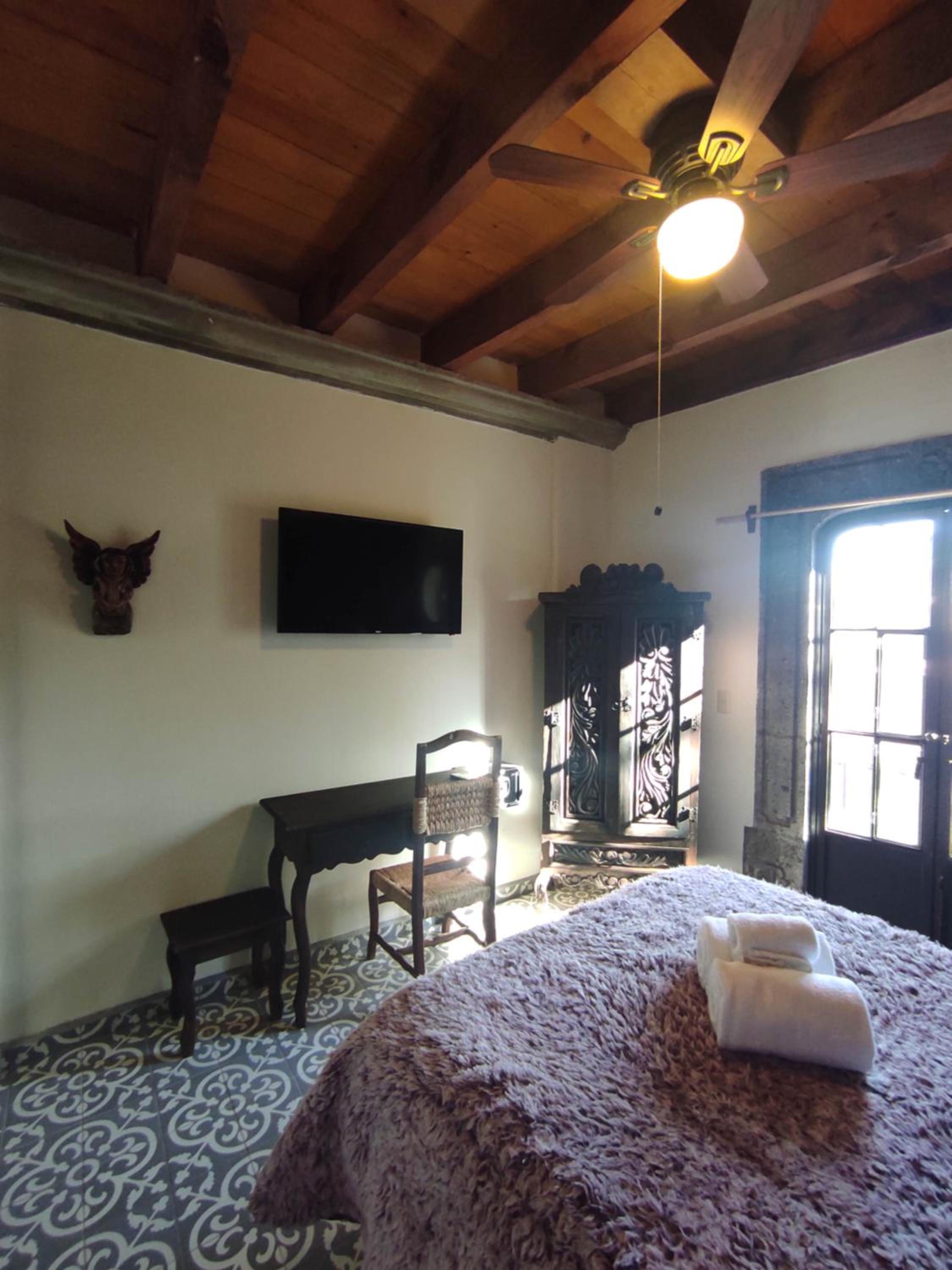 Studio with Balcony - Photo 7