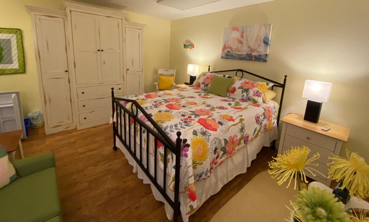 Queen Room, Non Lake View photo 1