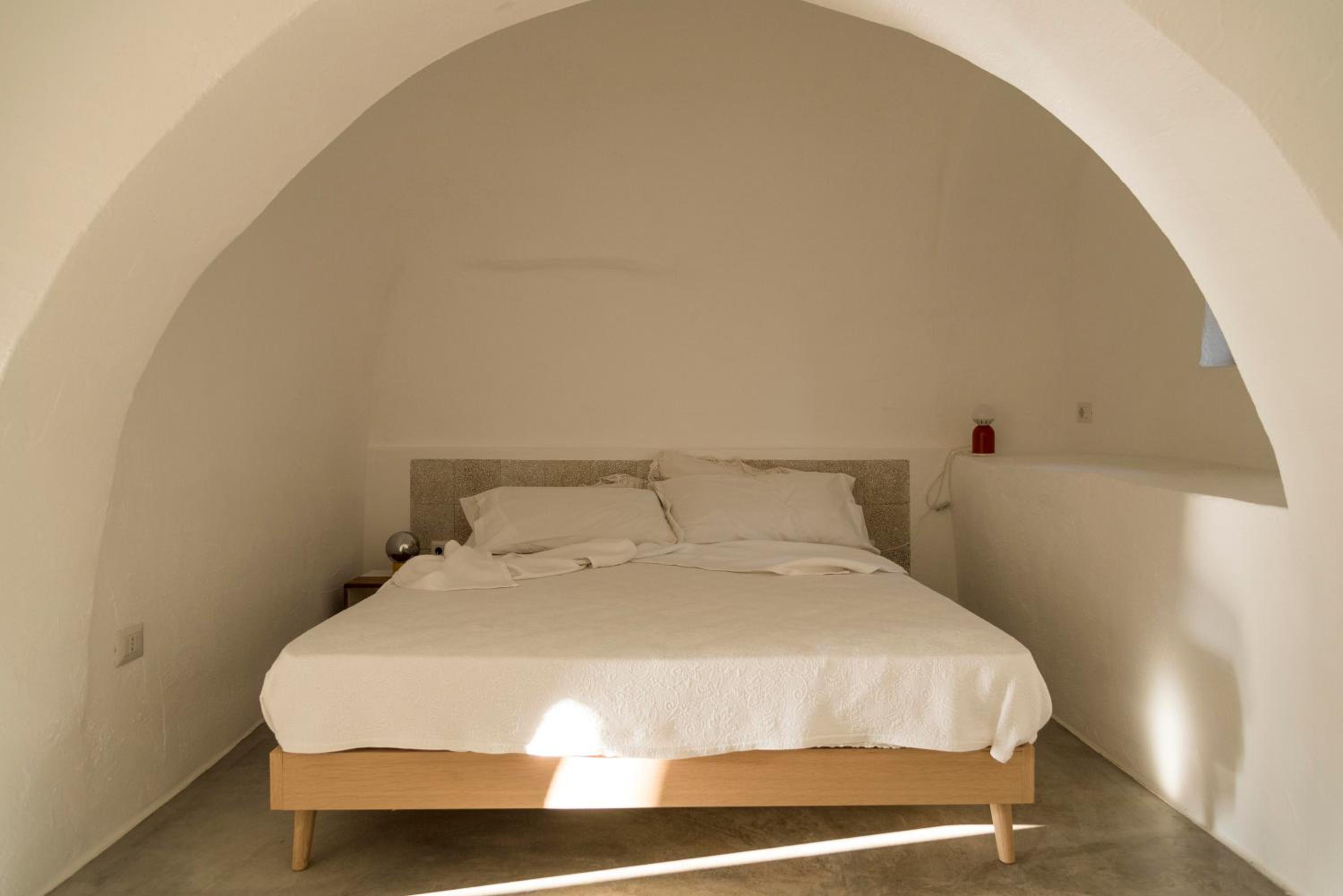 Deluxe Room (2 Adults + 1 Child)