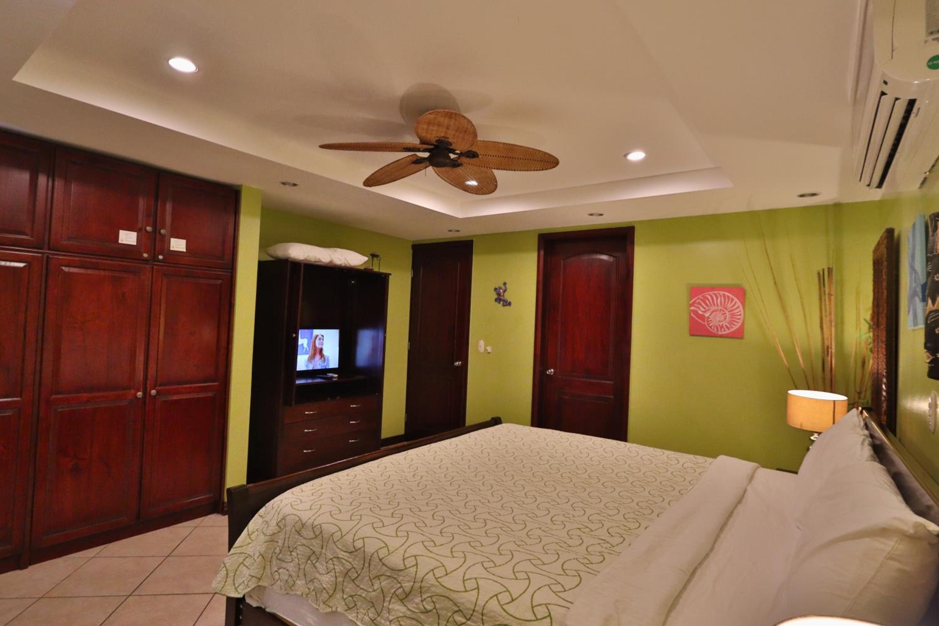 Two-Bedroom Apartment with Balcony - Photo 7