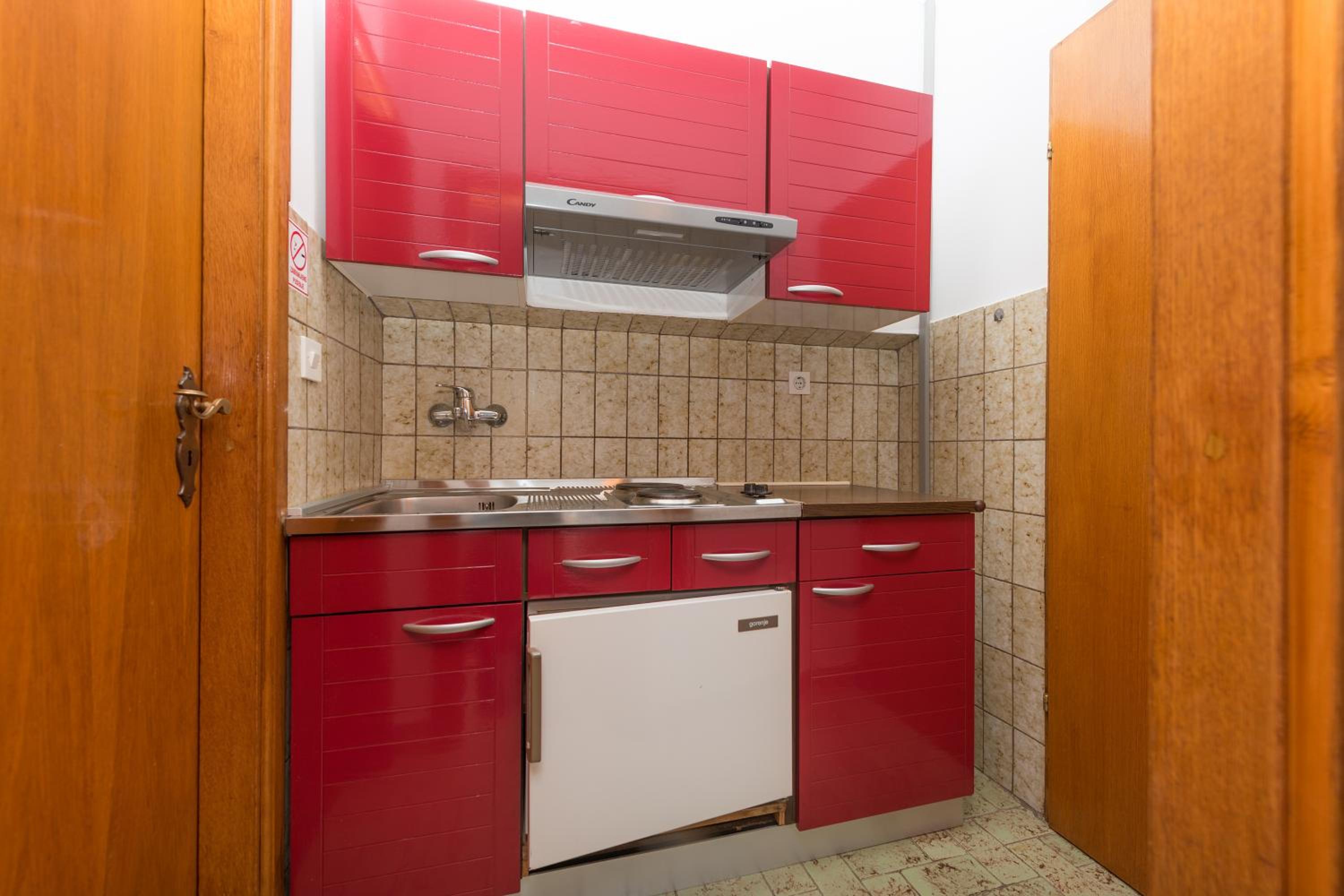 One-Bedroom Apartment - Photo 3