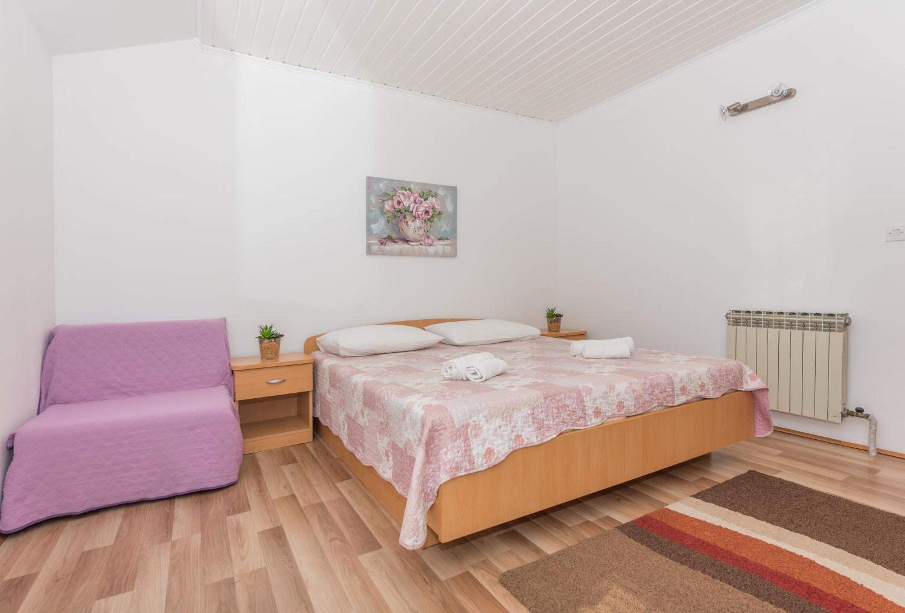 One-Bedroom Apartment - Photo 5