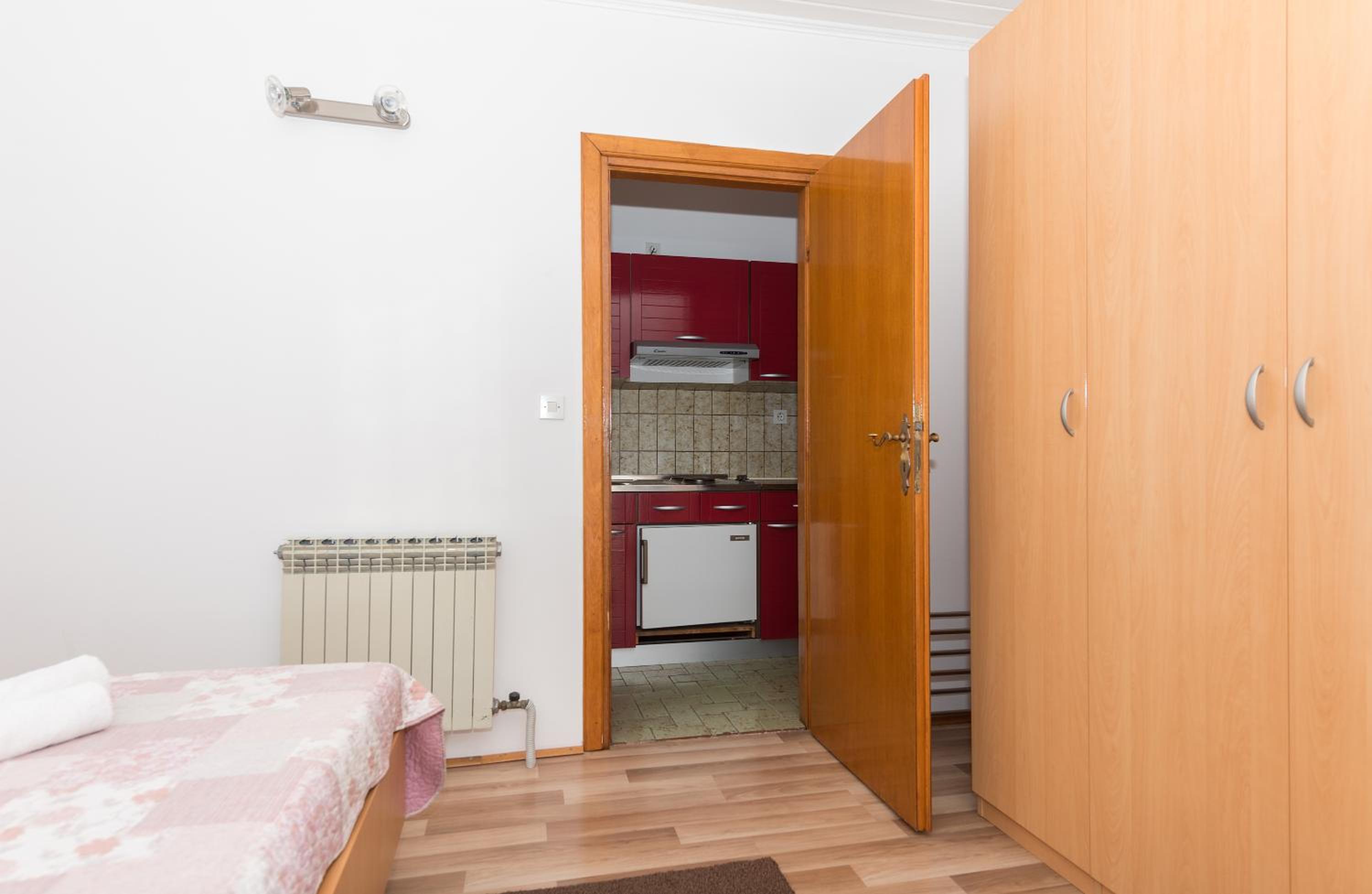 One-Bedroom Apartment - Photo 6
