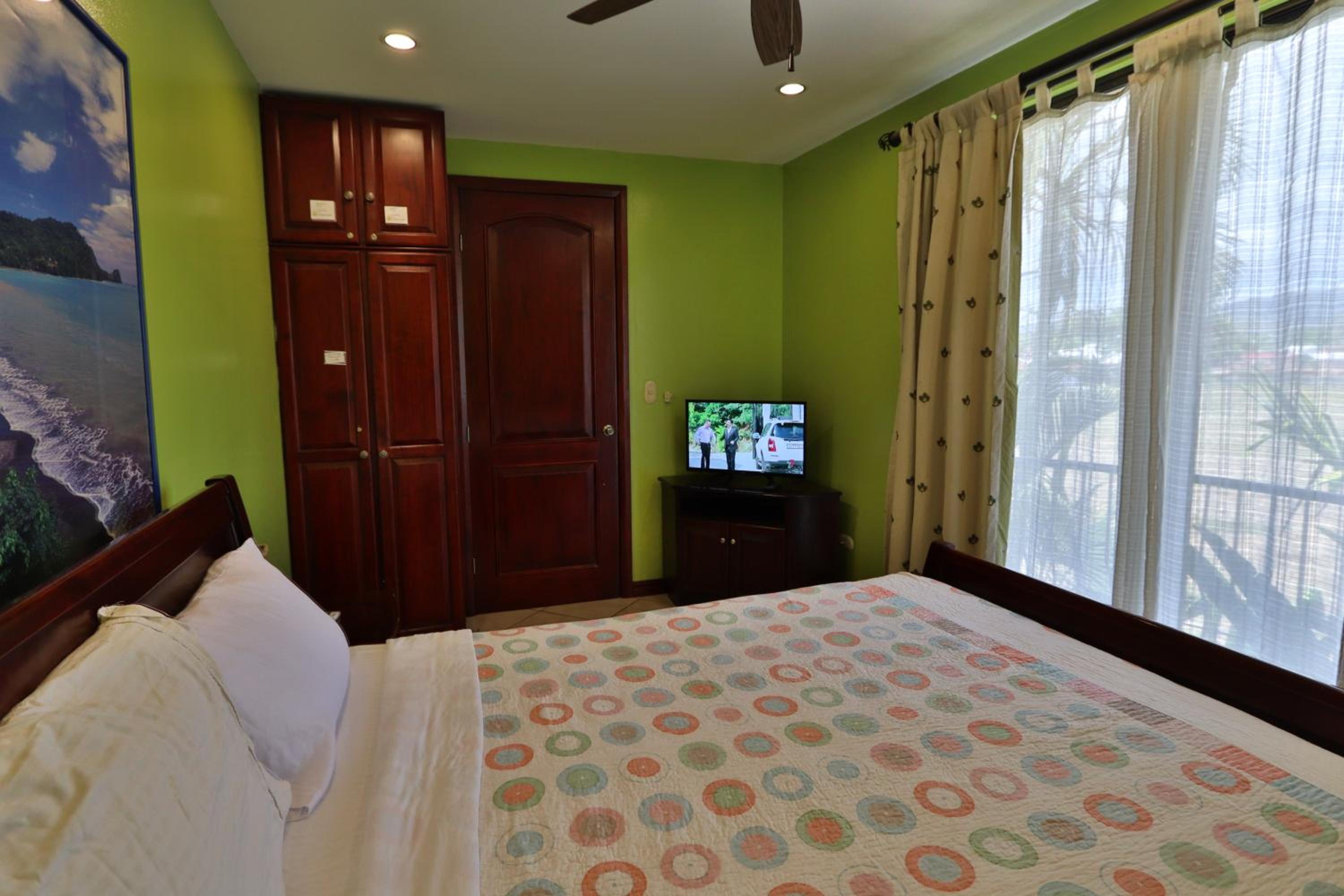Two-Bedroom Apartment with Balcony - Photo 8