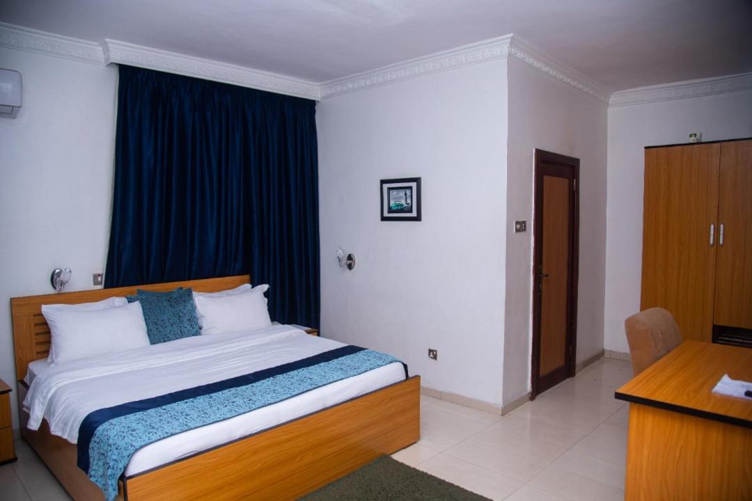 Deluxe Room (2 Adults + 1 Child) photo 1