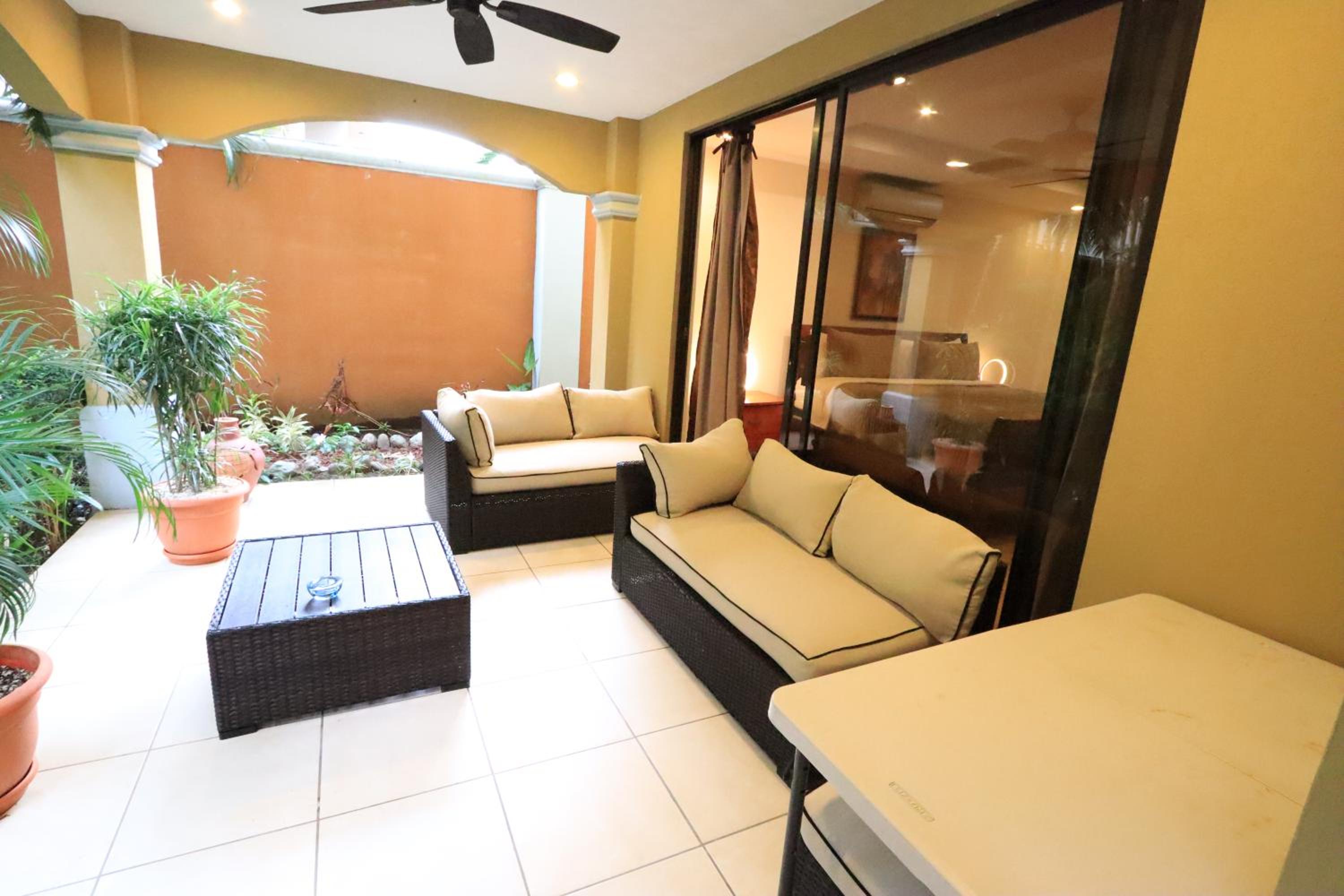 Two-Bedroom Apartment with Garden View - Photo 6