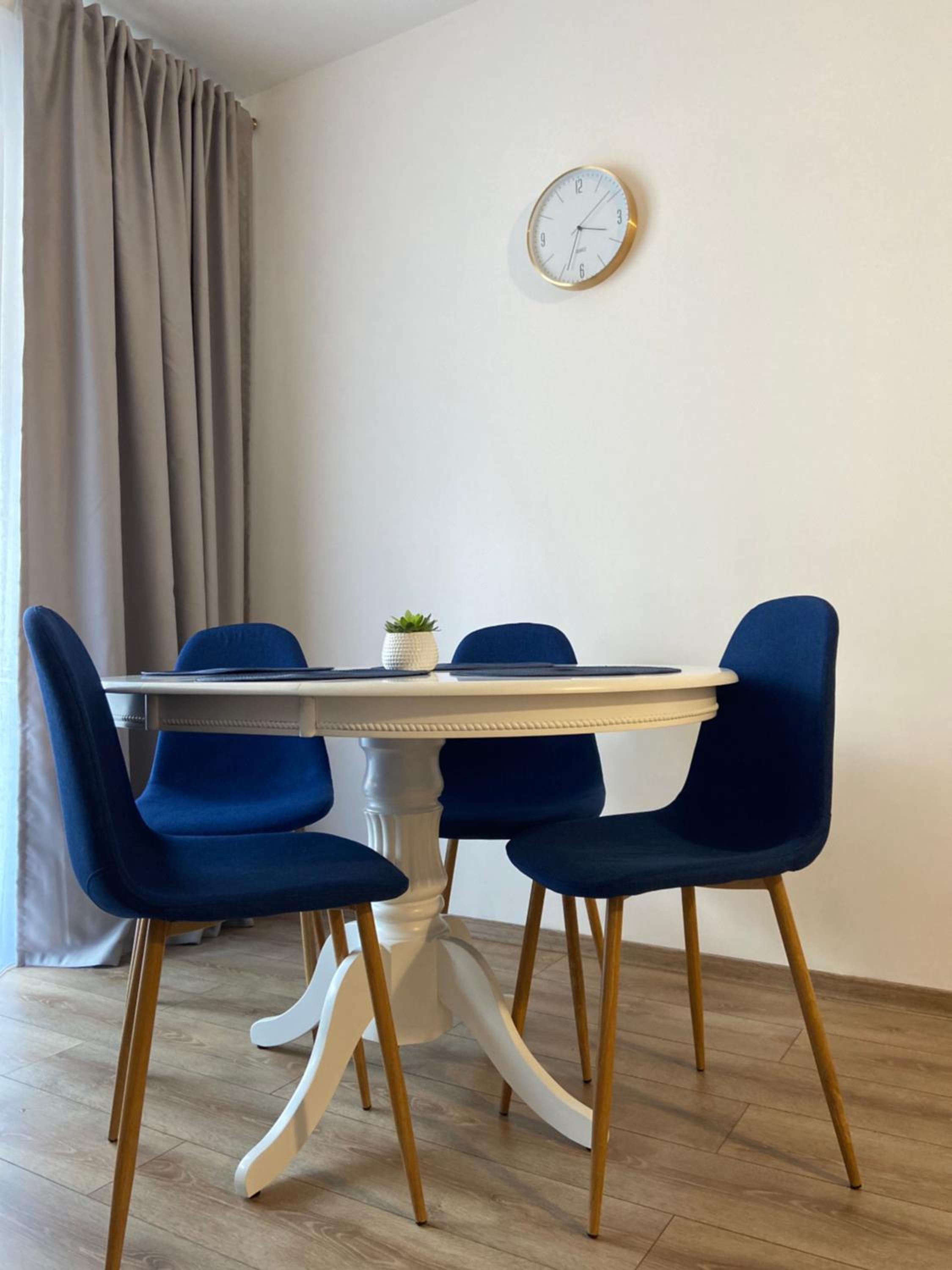 One-Bedroom Apartment - Photo 2