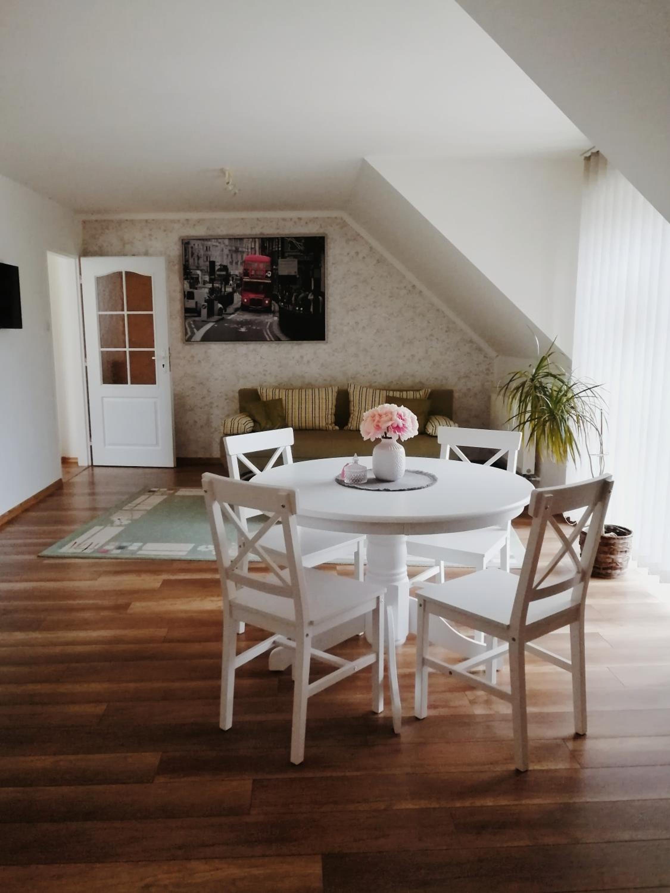 One-Bedroom Apartment - Photo 4