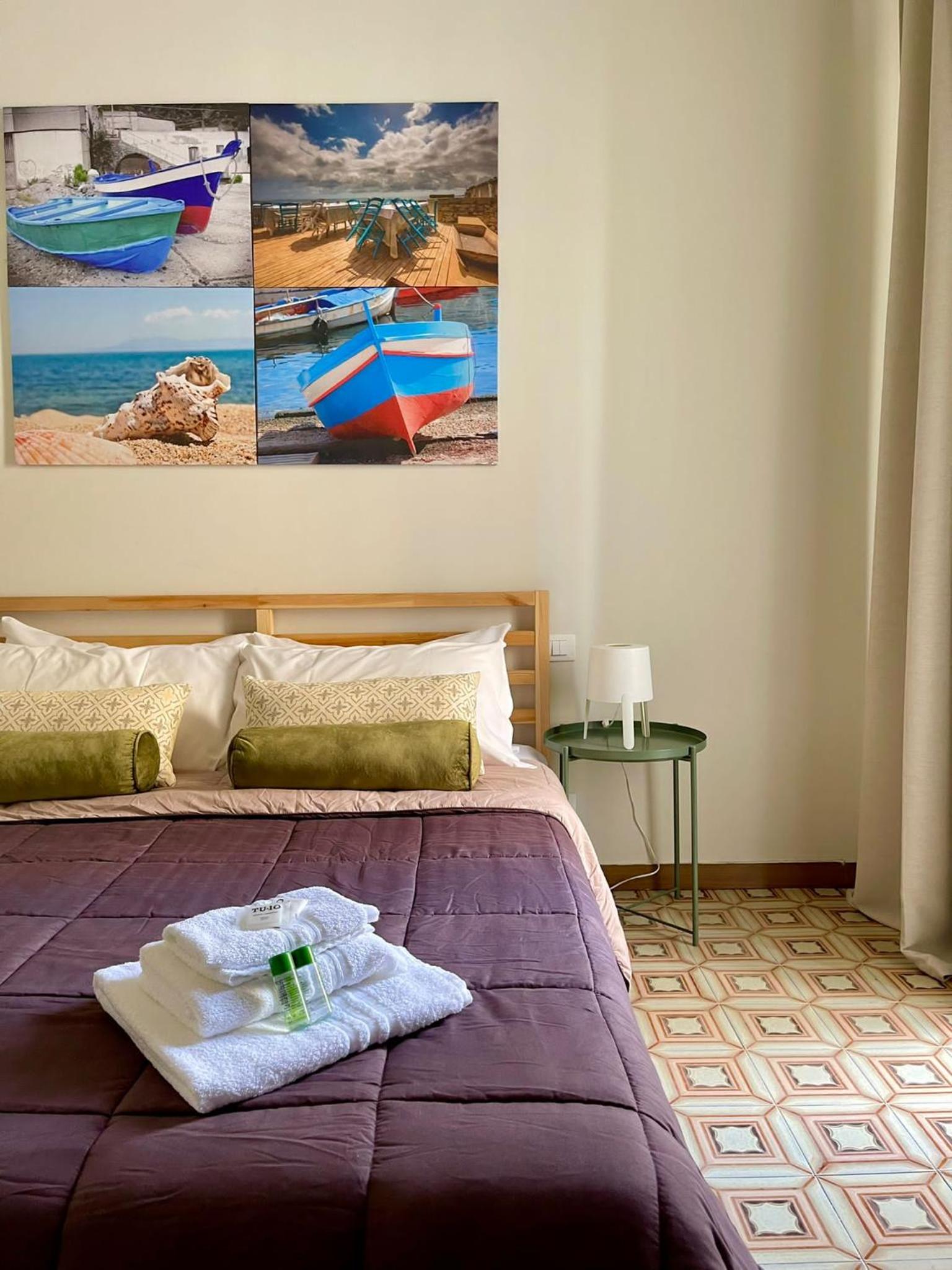 Deluxe Double Room with Balcony - Photo 22