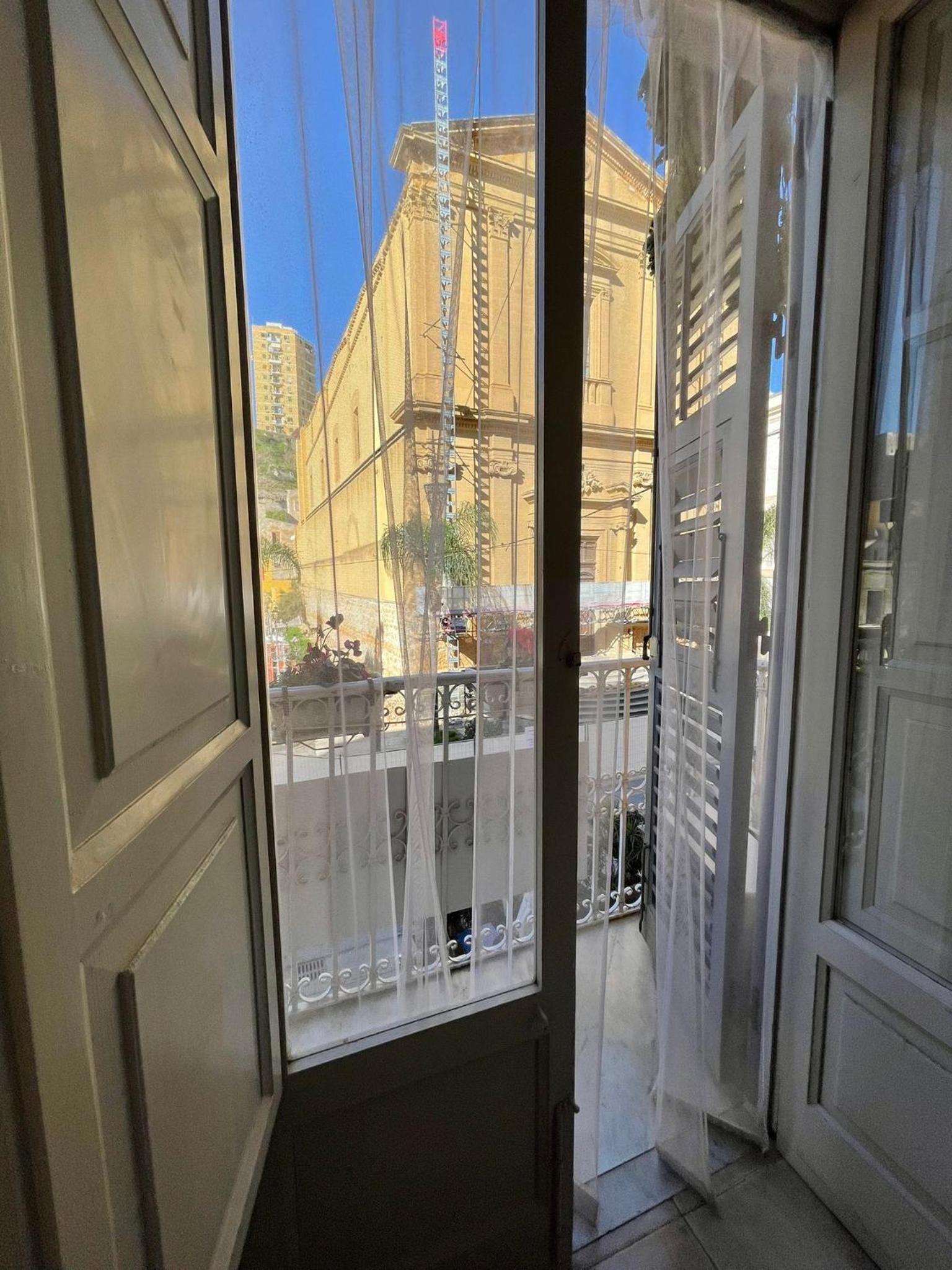 Deluxe Double Room with Balcony - Photo 6