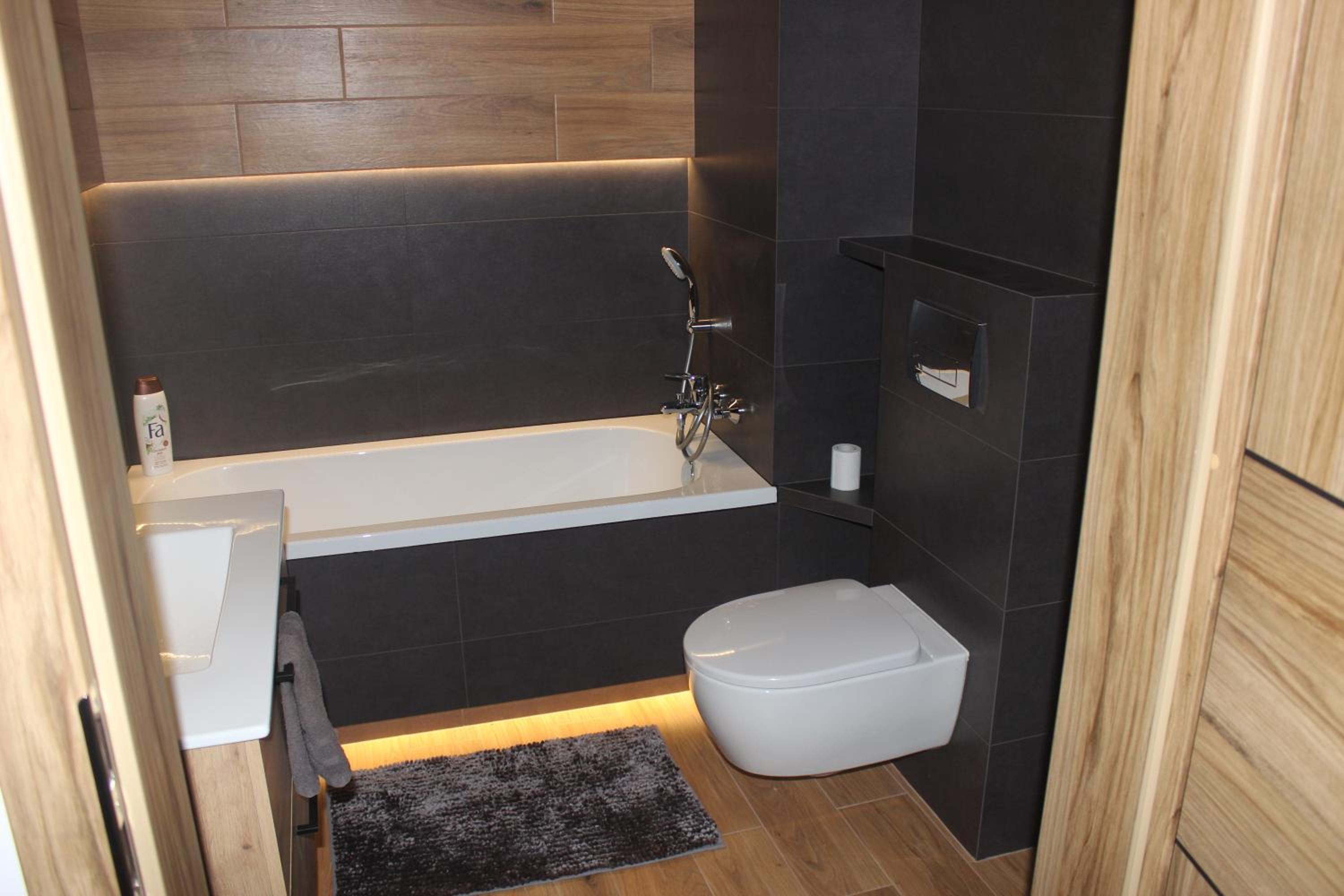 One-Bedroom Apartment - Photo 2