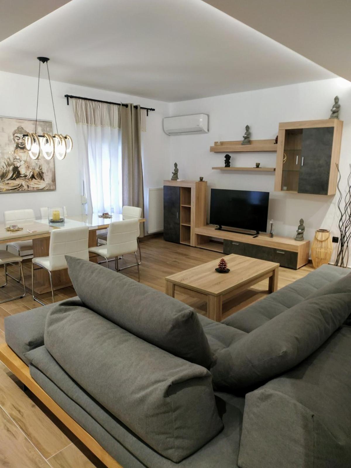 Two-Bedroom House - Photo 1