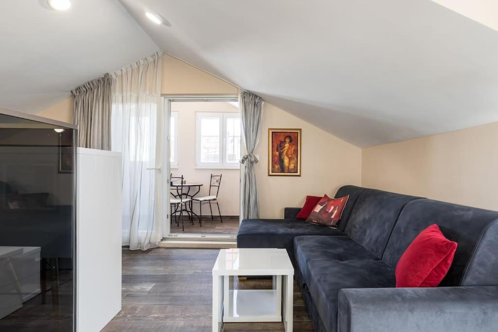 King Studio with Sofa Bed - Photo 20