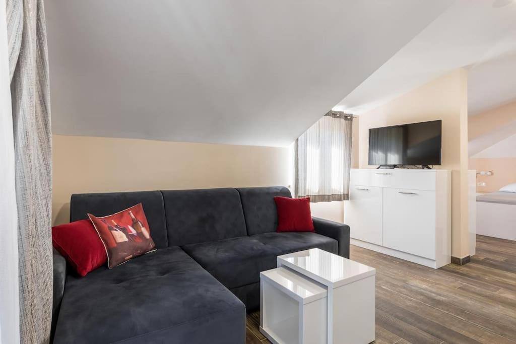 King Studio with Sofa Bed - Photo 14