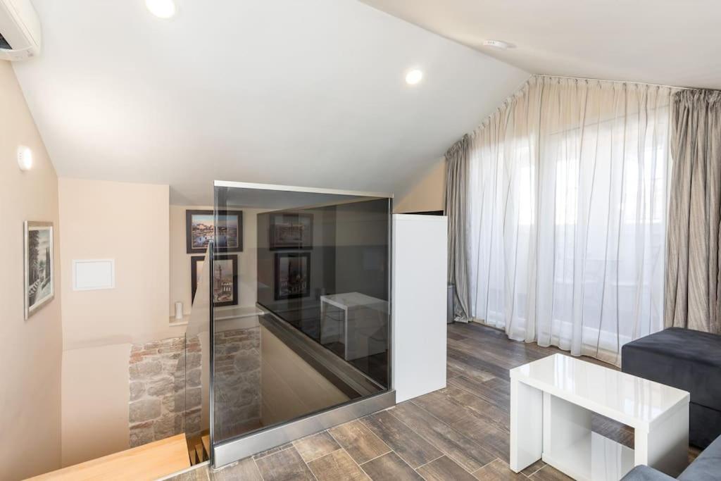 King Studio with Sofa Bed - Photo 1