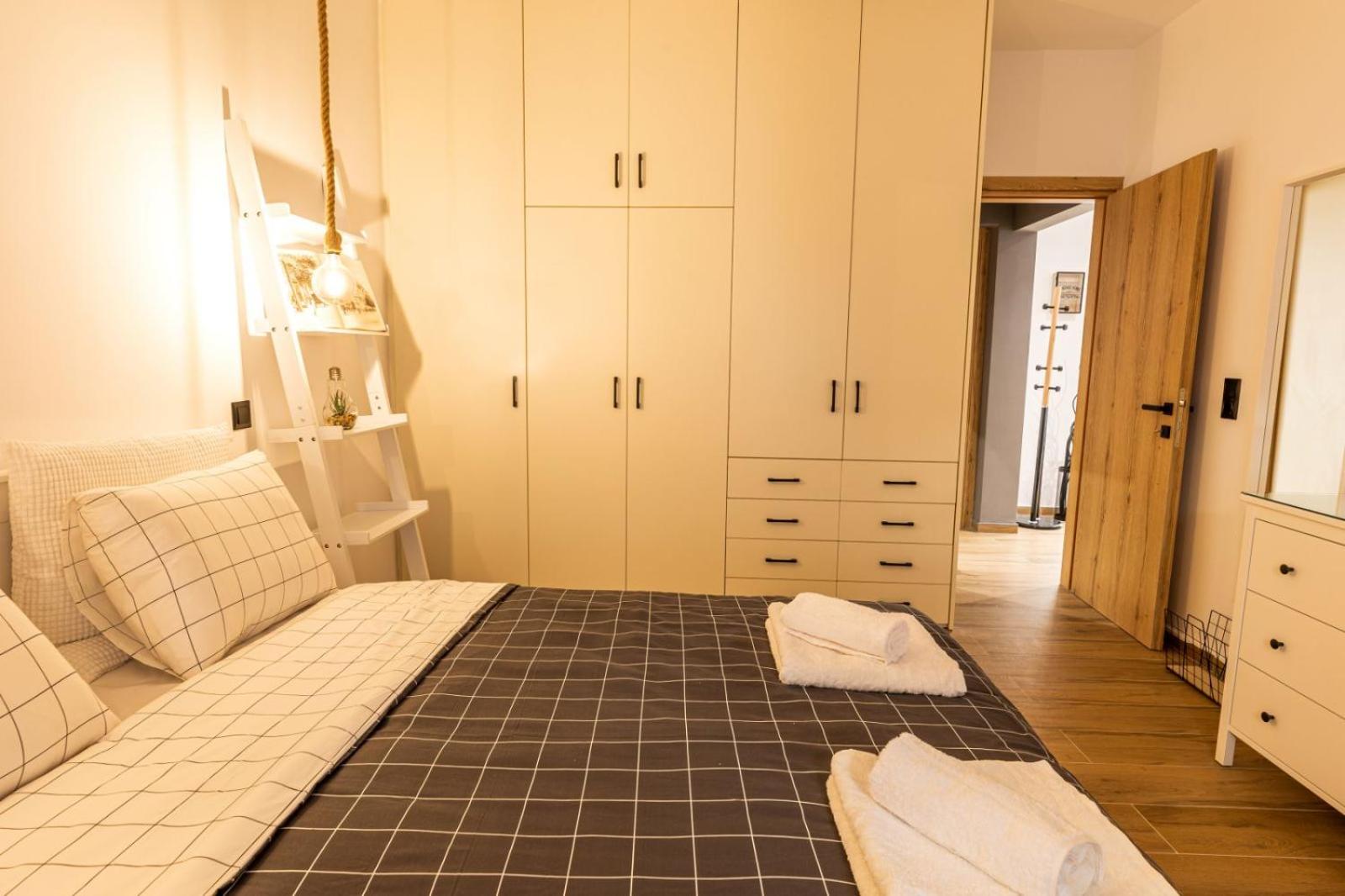 Two-Bedroom House - Photo 15
