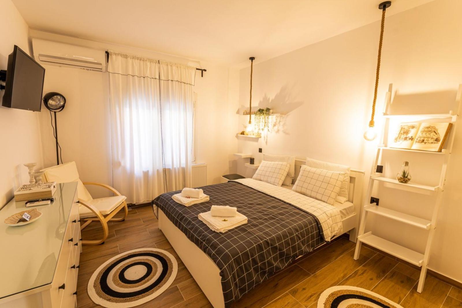 Two-Bedroom House - Photo 13