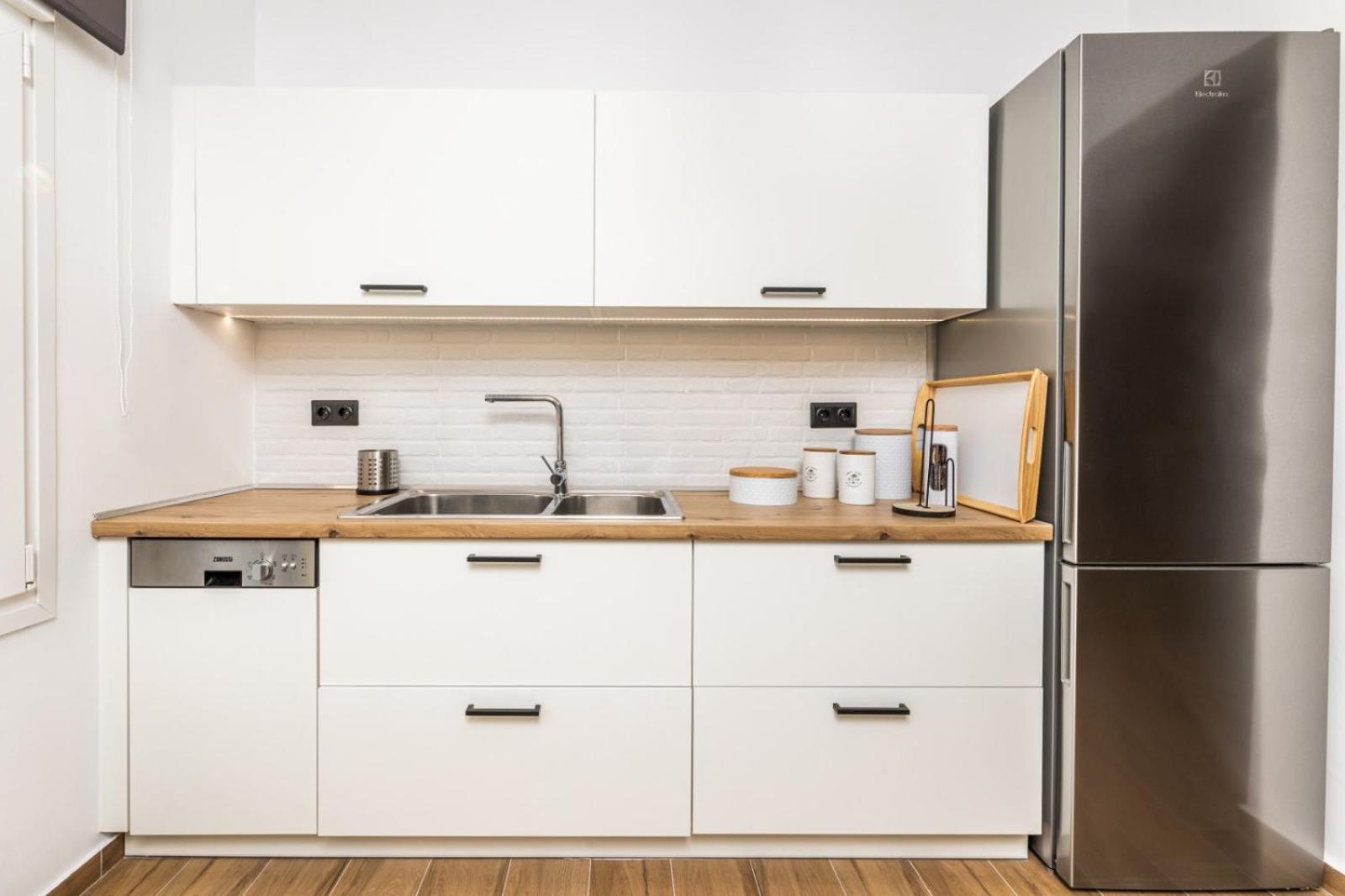 Two-Bedroom House - Photo 10