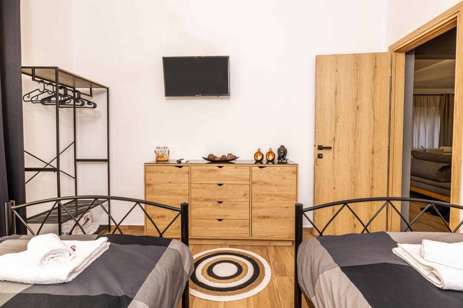 Two-Bedroom House - Photo 23