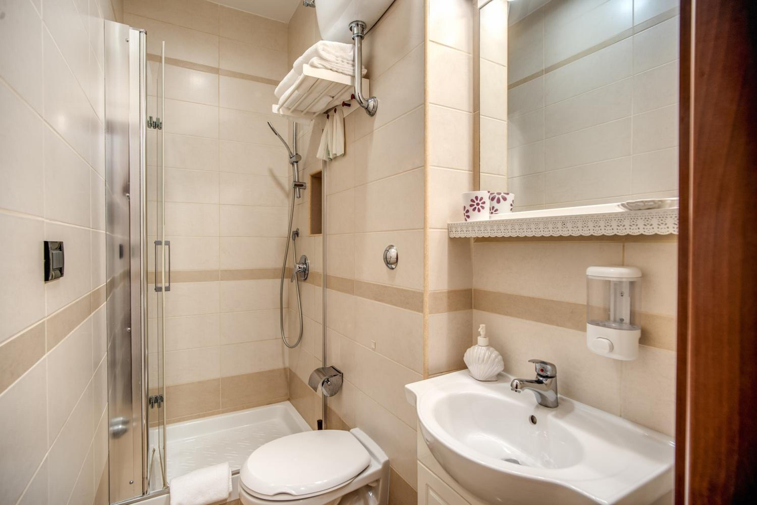 Economy Double Room photo 2