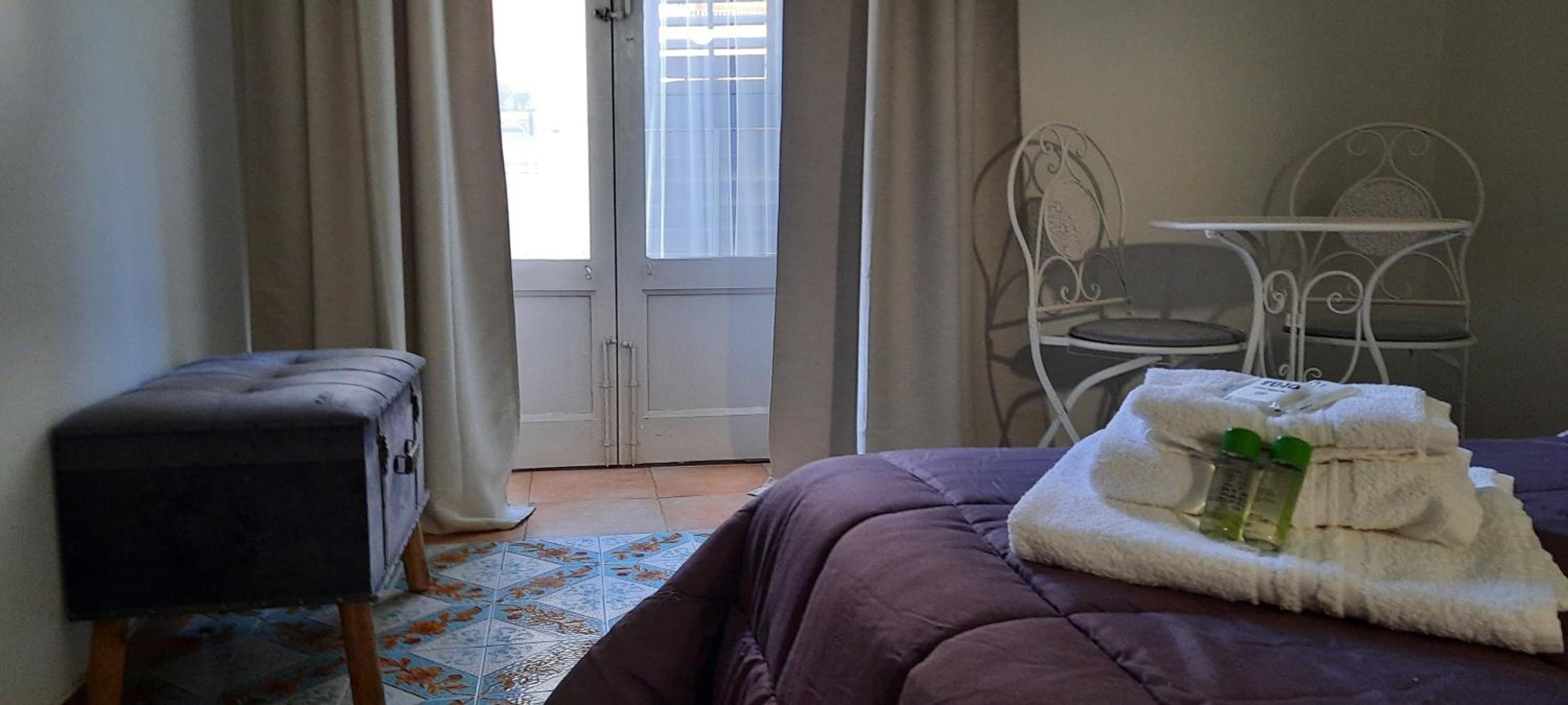 Deluxe Double Room with Balcony - Photo 10