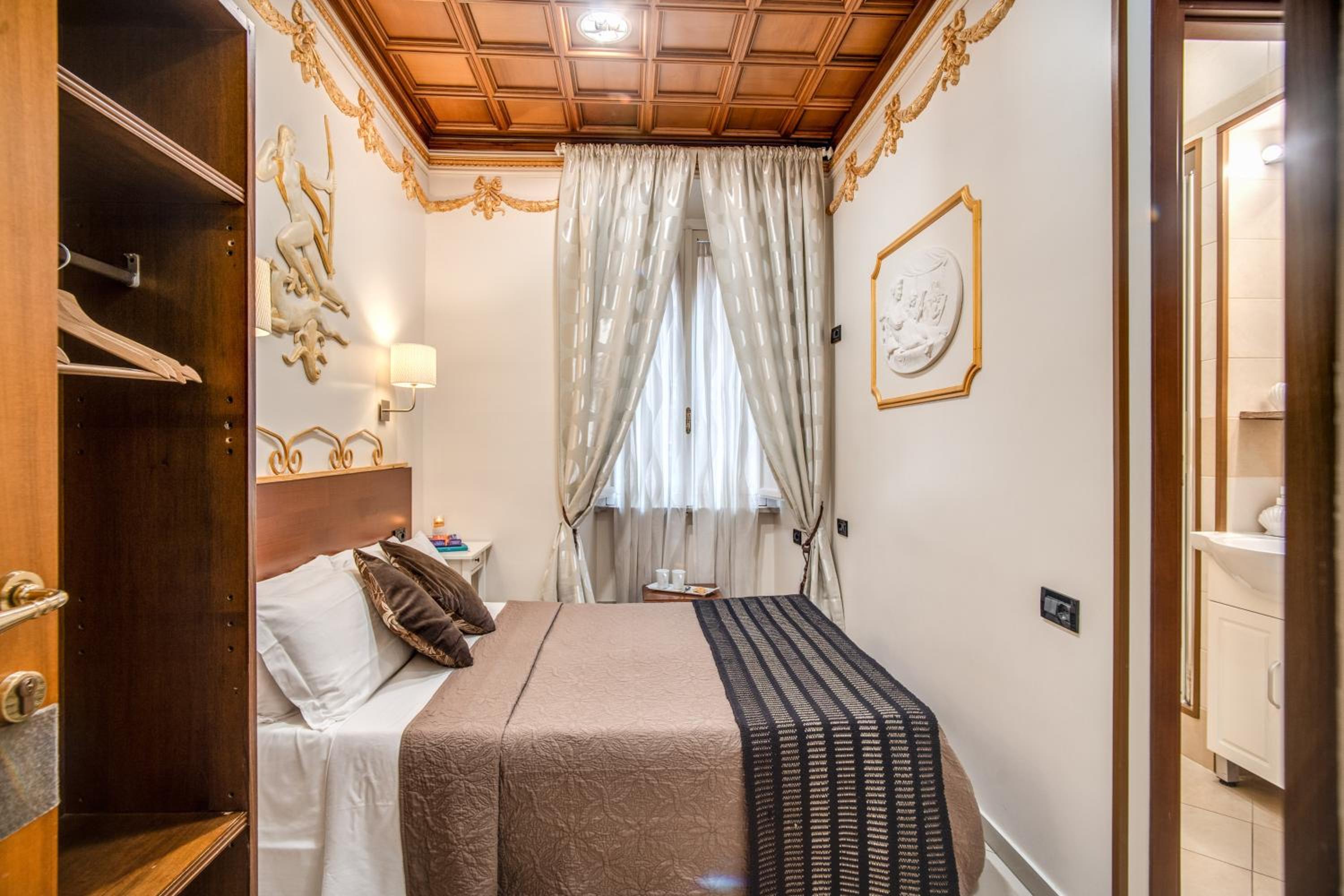 Economy Double Room photo 3