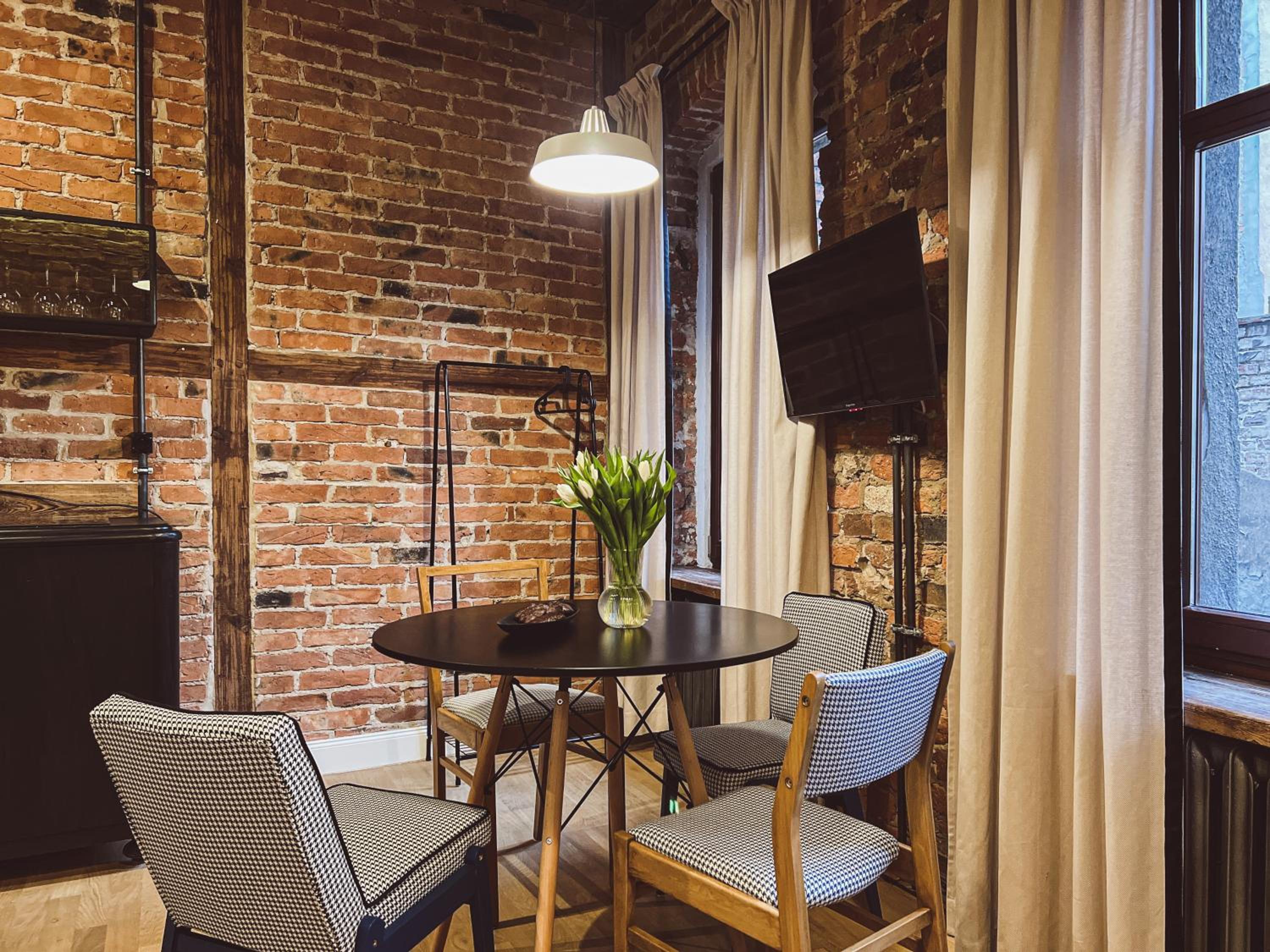 One-Bedroom Apartment - Photo 4
