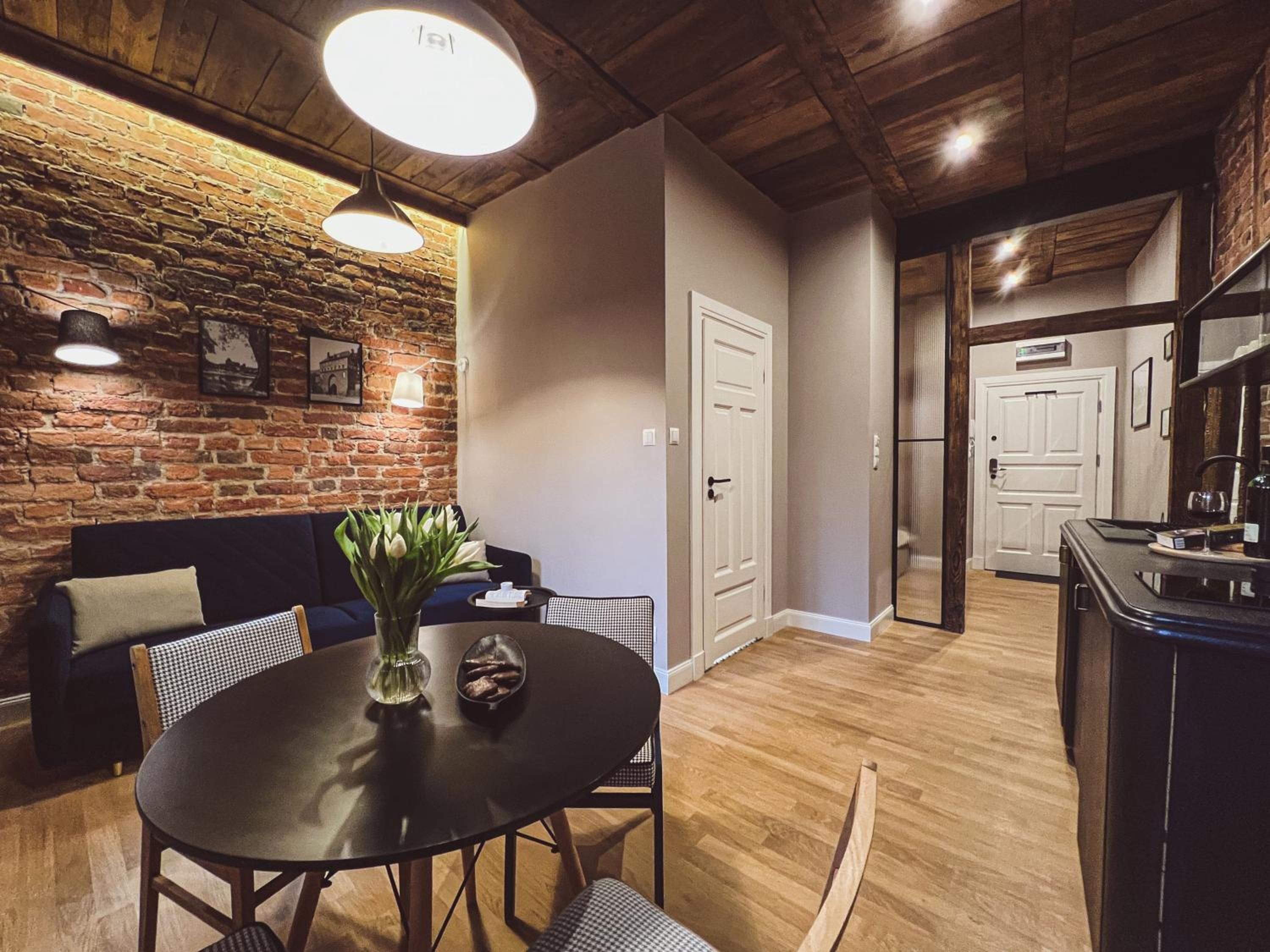 One-Bedroom Apartment - Photo 8