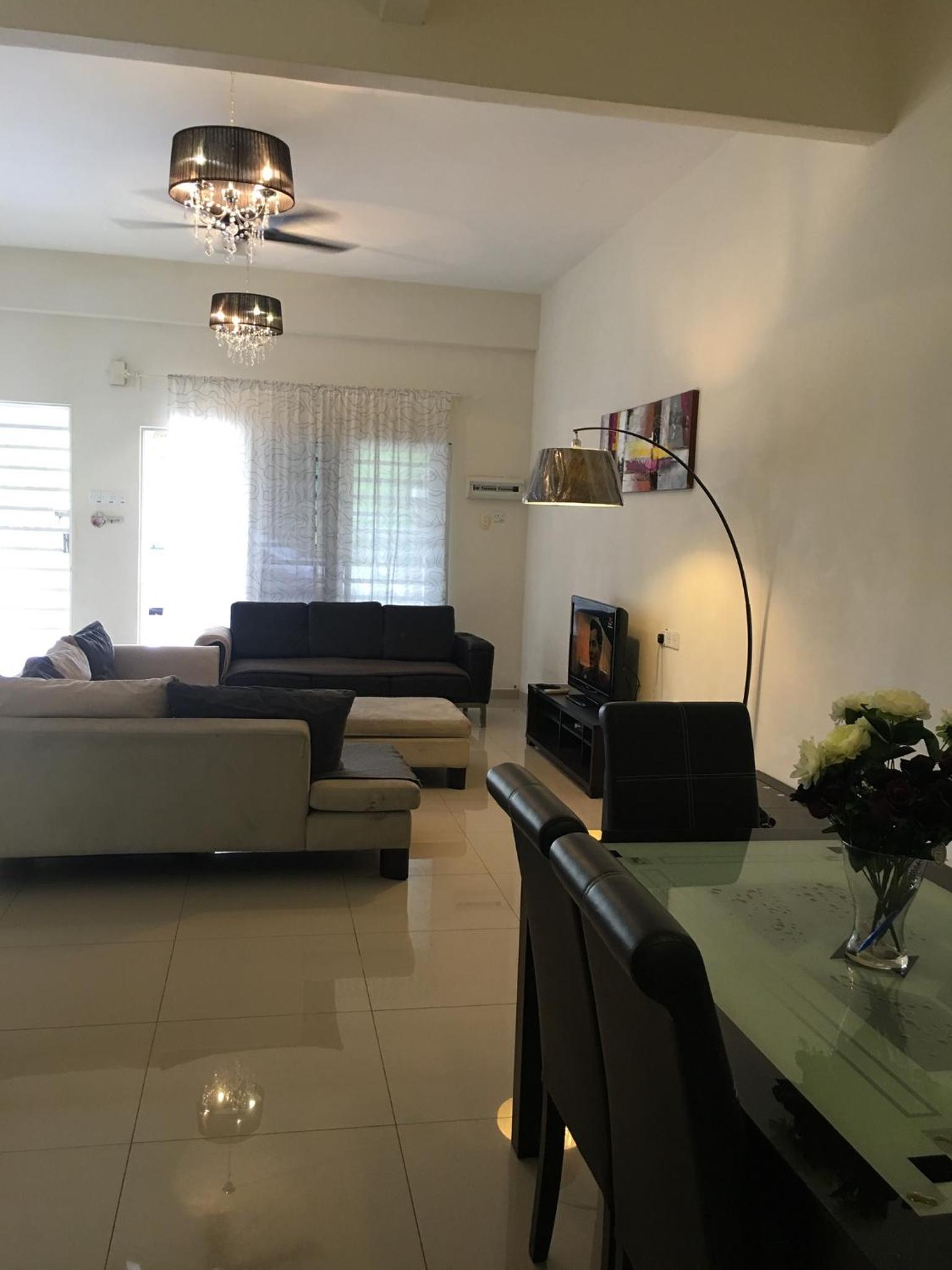 Four-Bedroom House photo 1