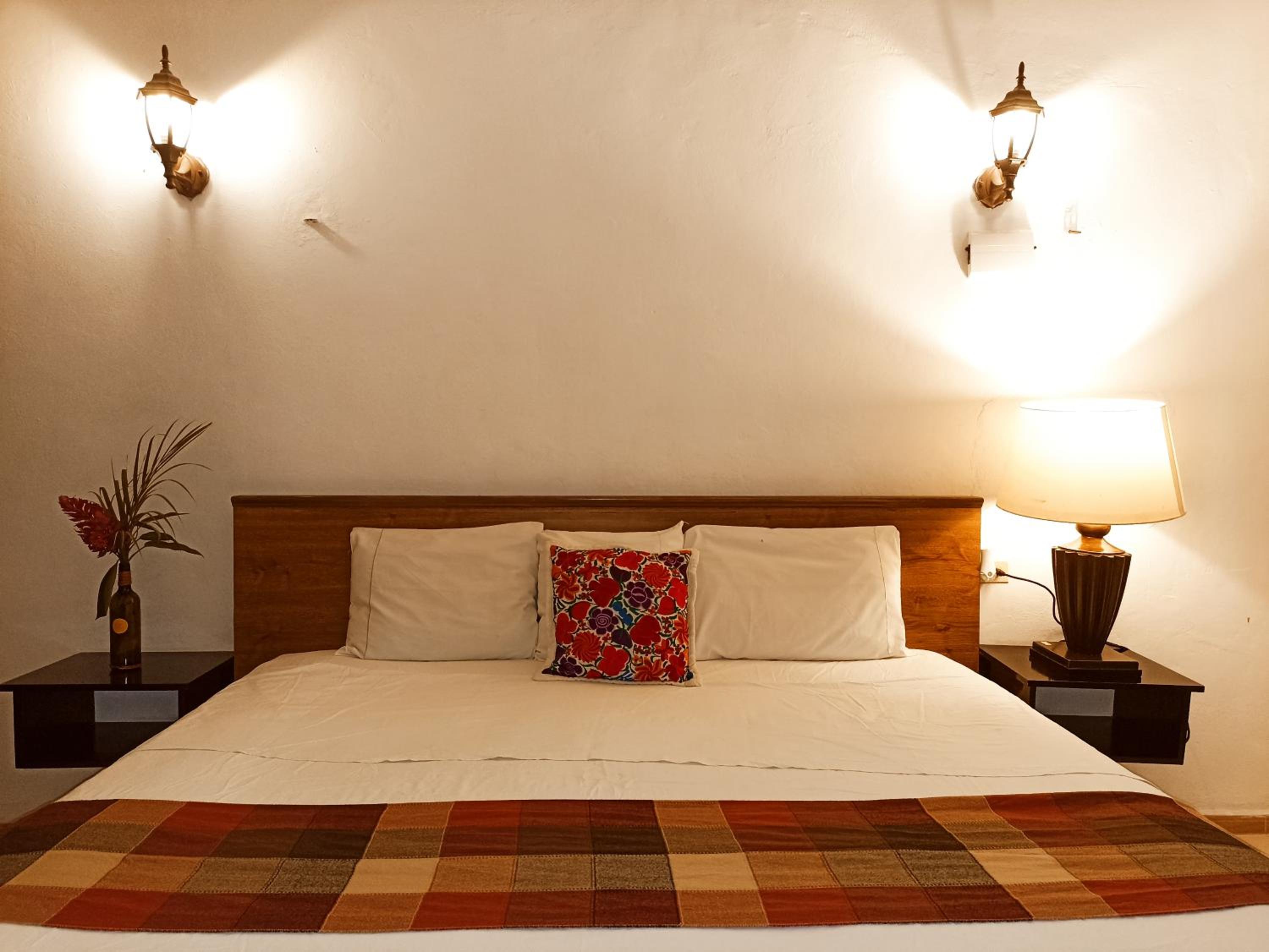 Queen Room photo 1