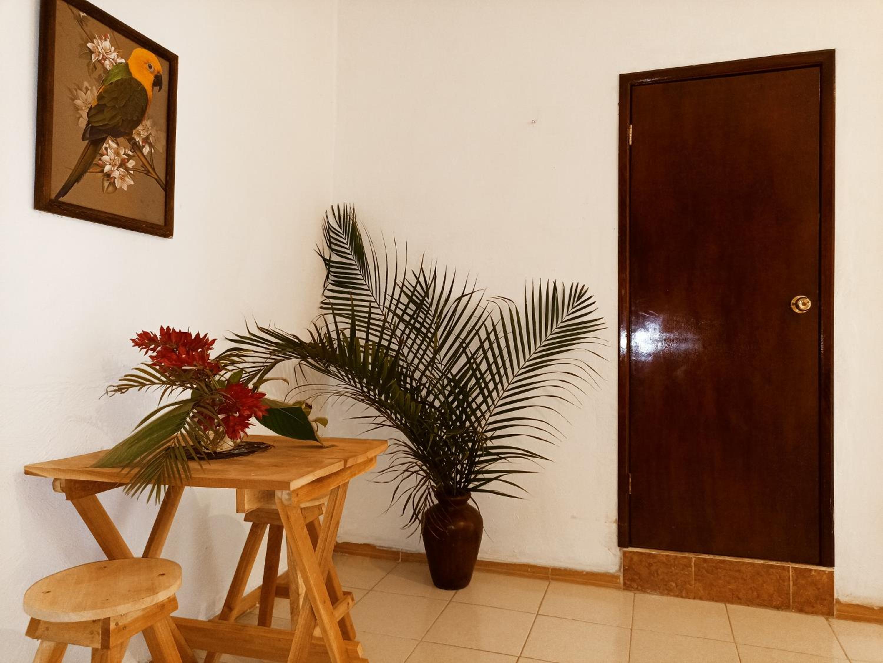 Queen Room photo 2