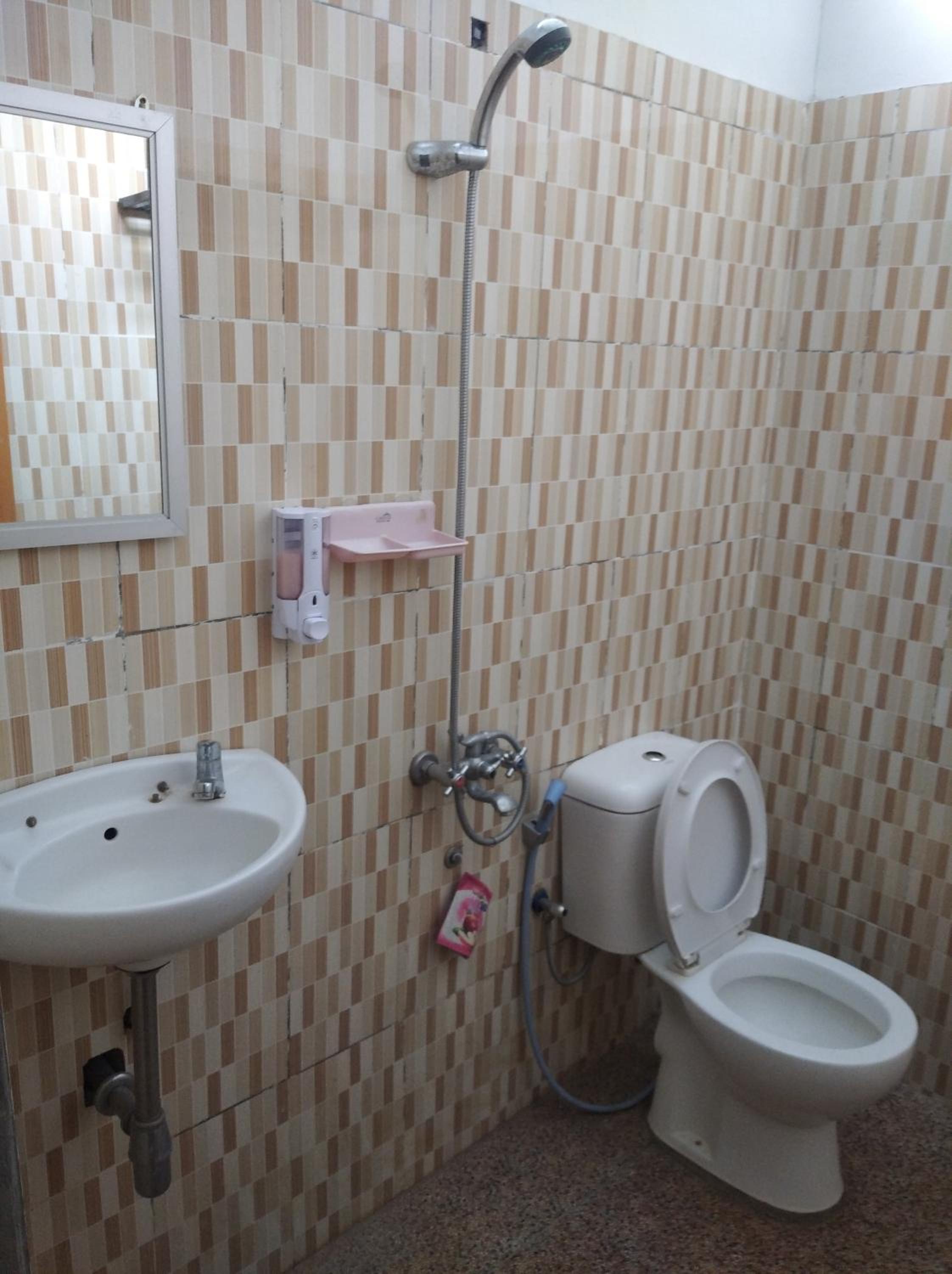 Budget Double Room - Photo 22
