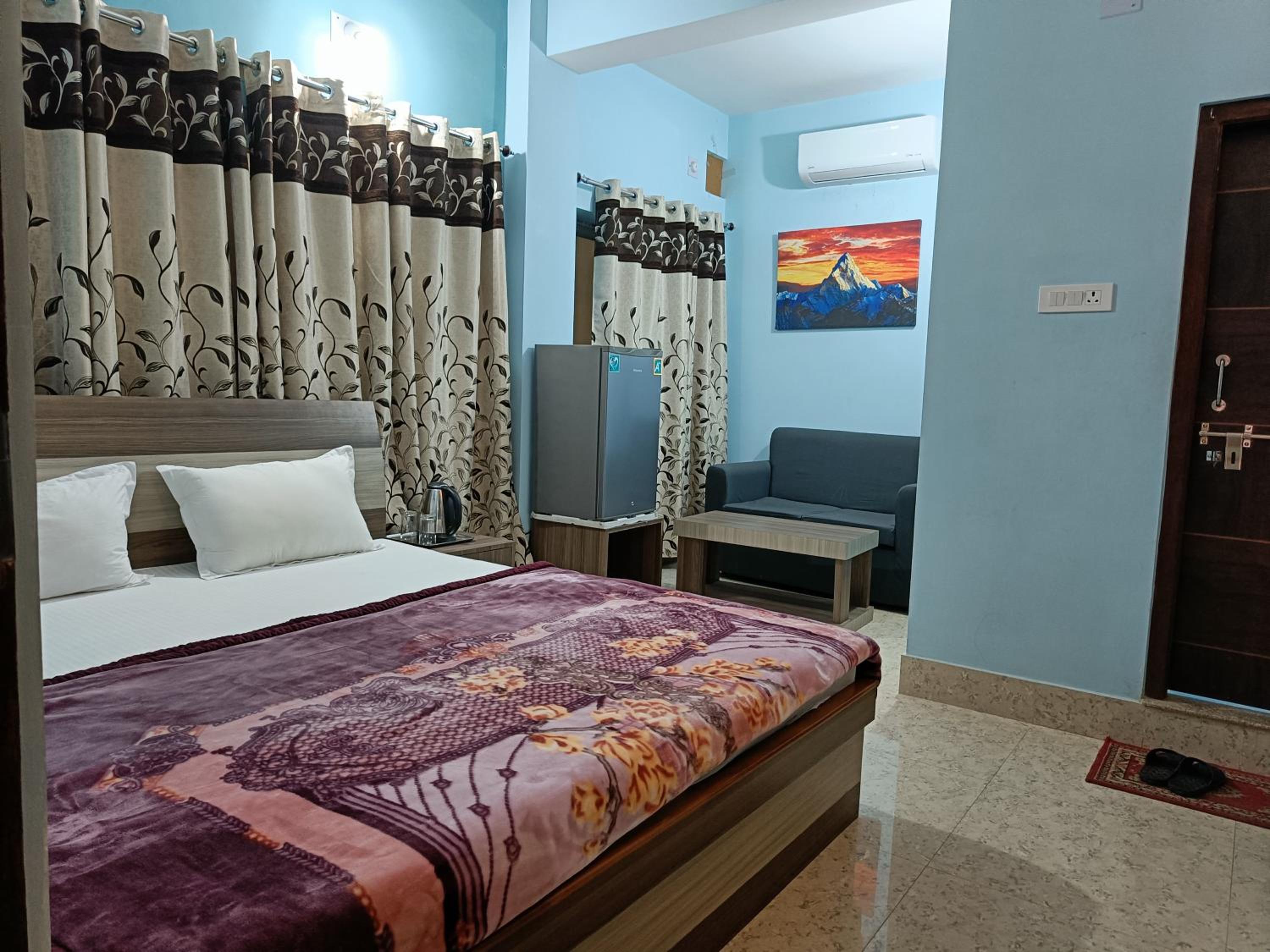Deluxe Double Room with 24hrs Check-in allowed