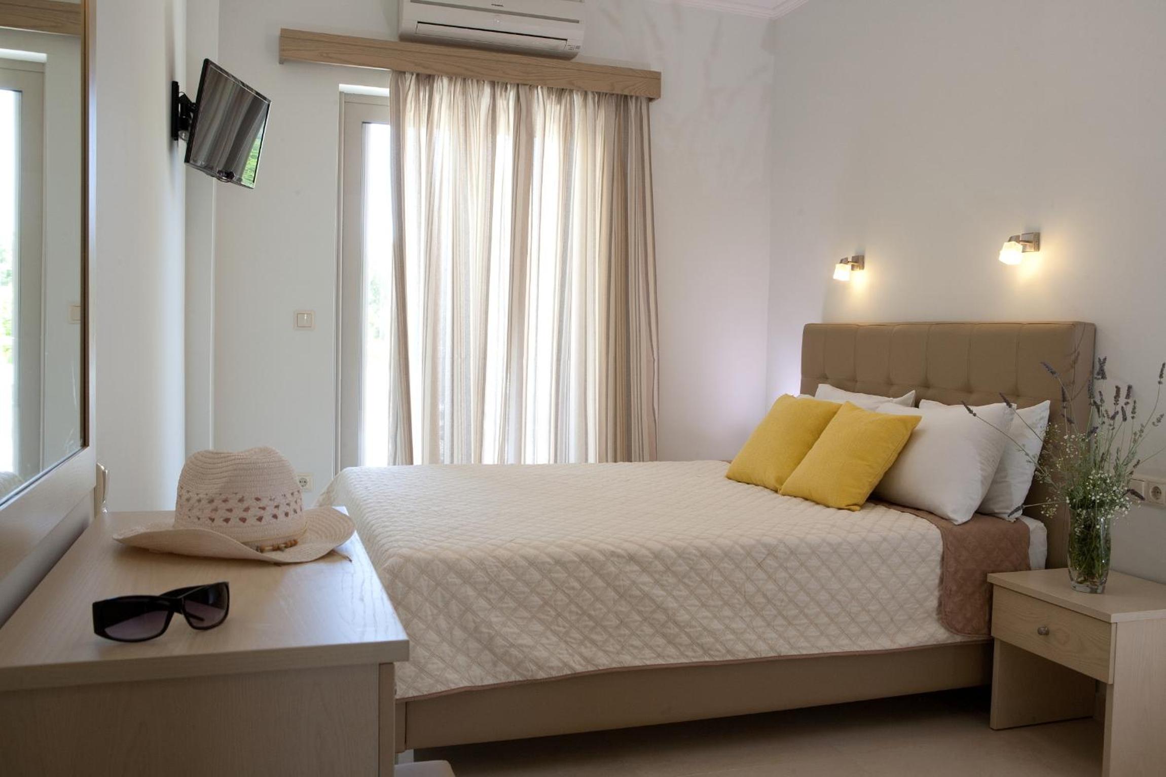 One-Bedroom Apartment with Sofa Bed photo 2
