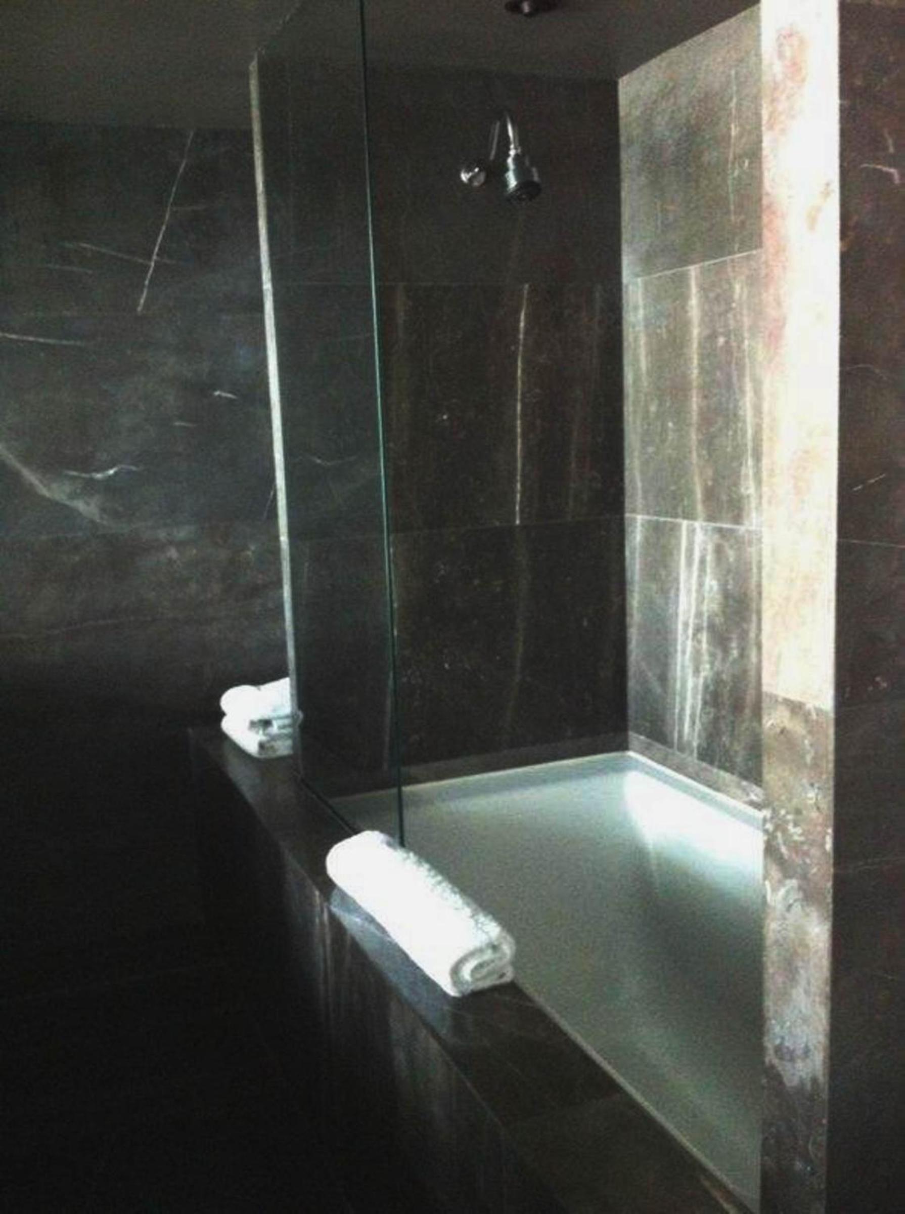Corner Queen Room photo 3