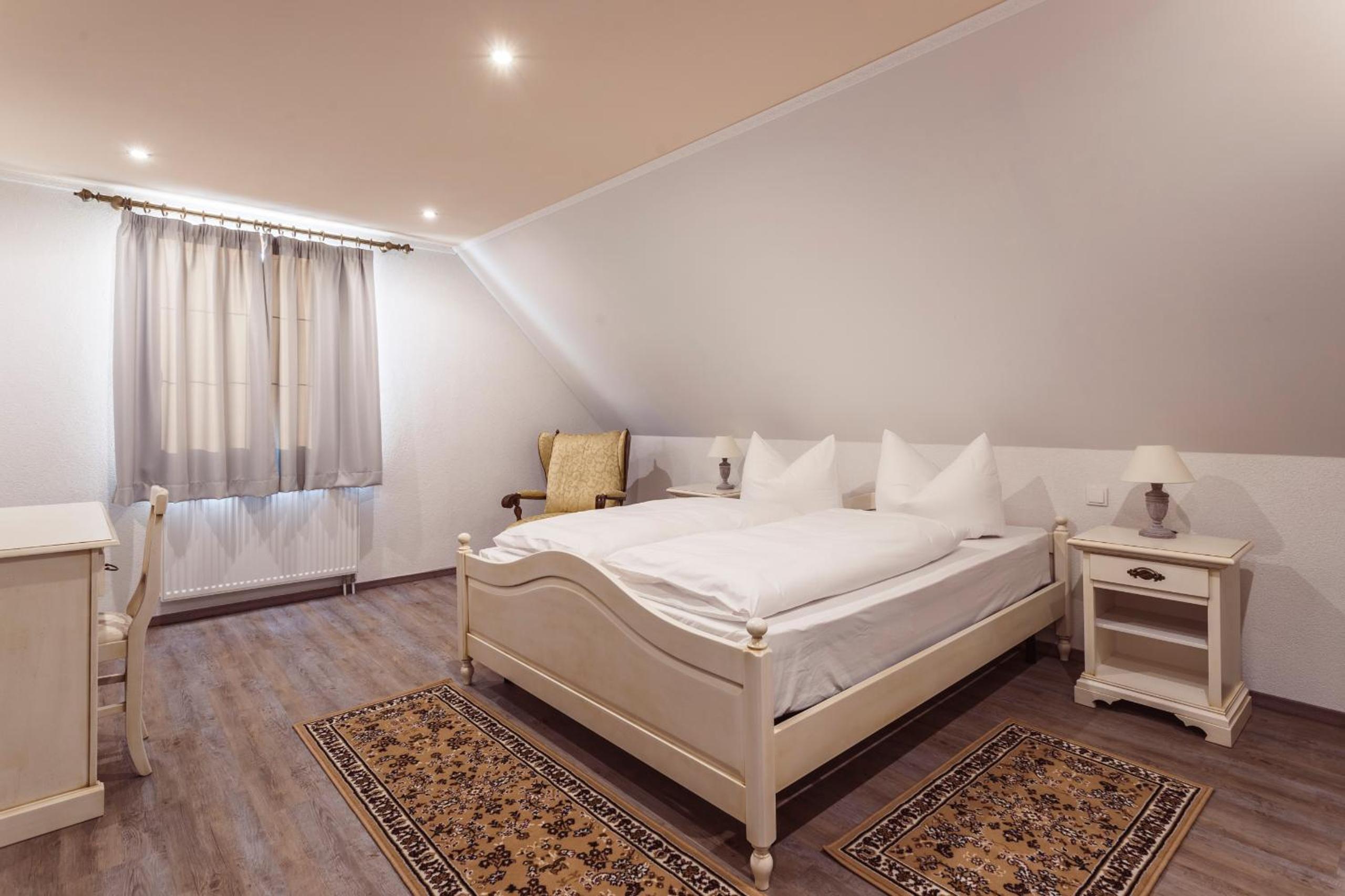 Double Room - Photo 8