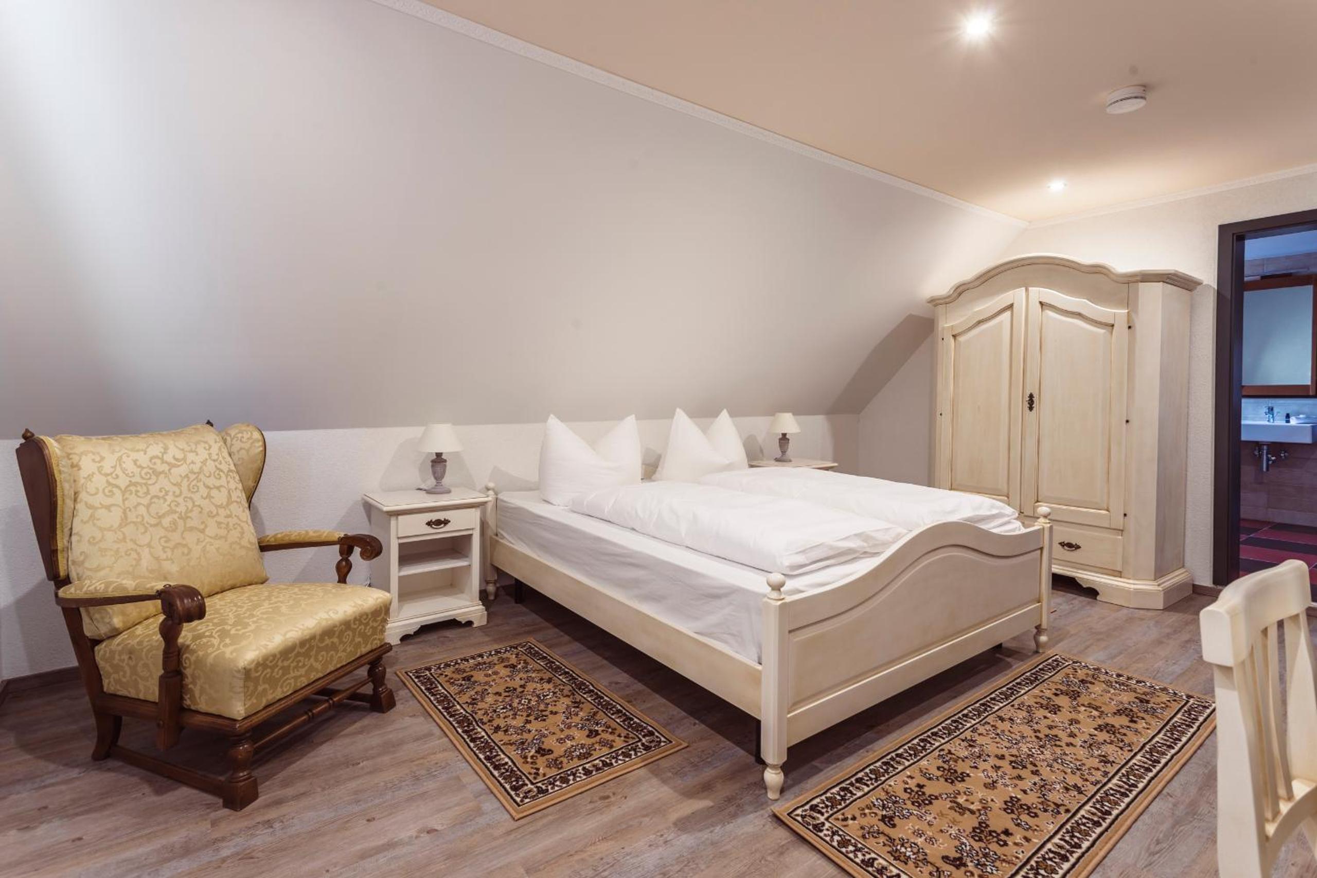 Double Room - Photo 10