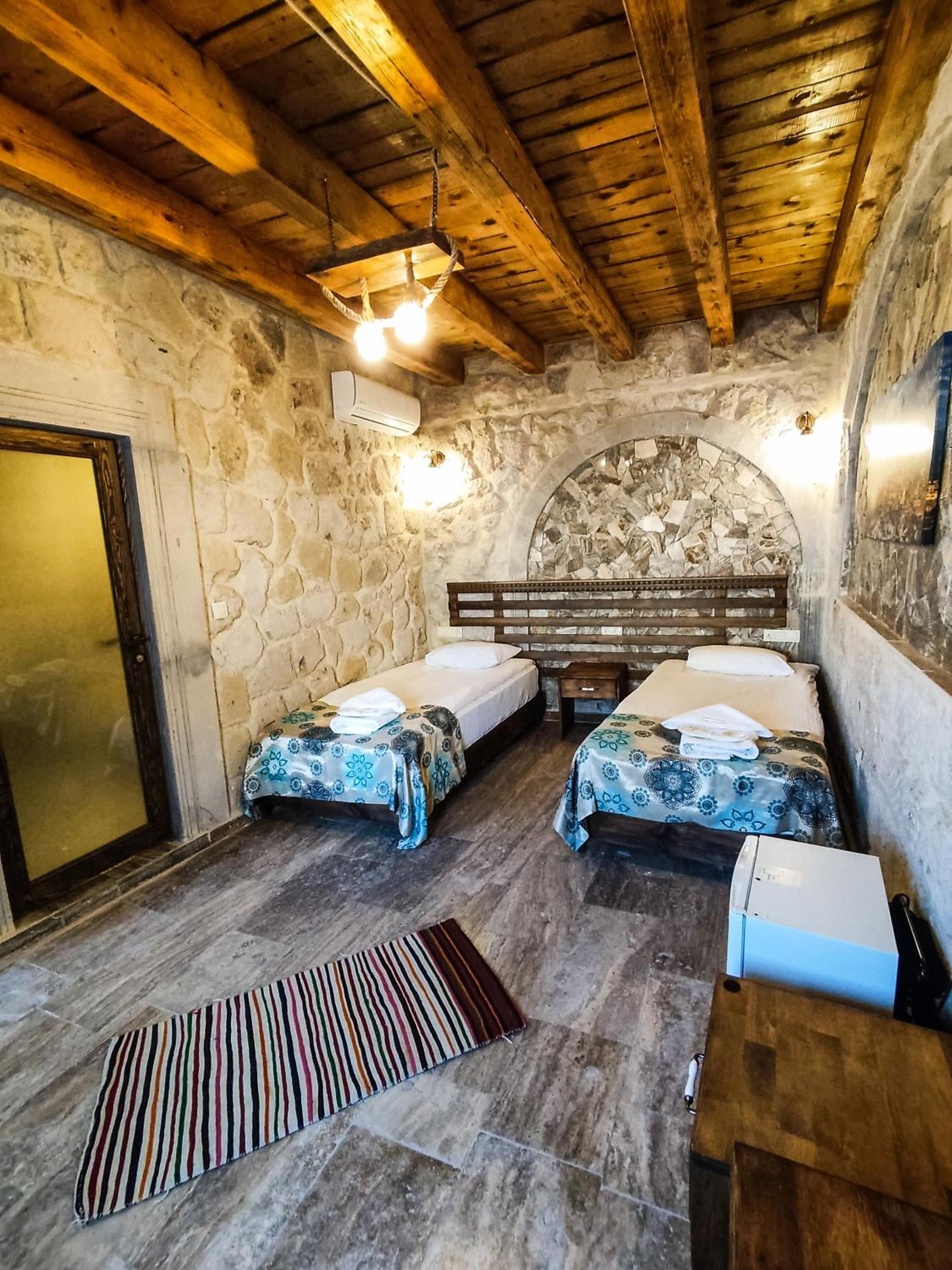 Standard Twin Room - Photo 5