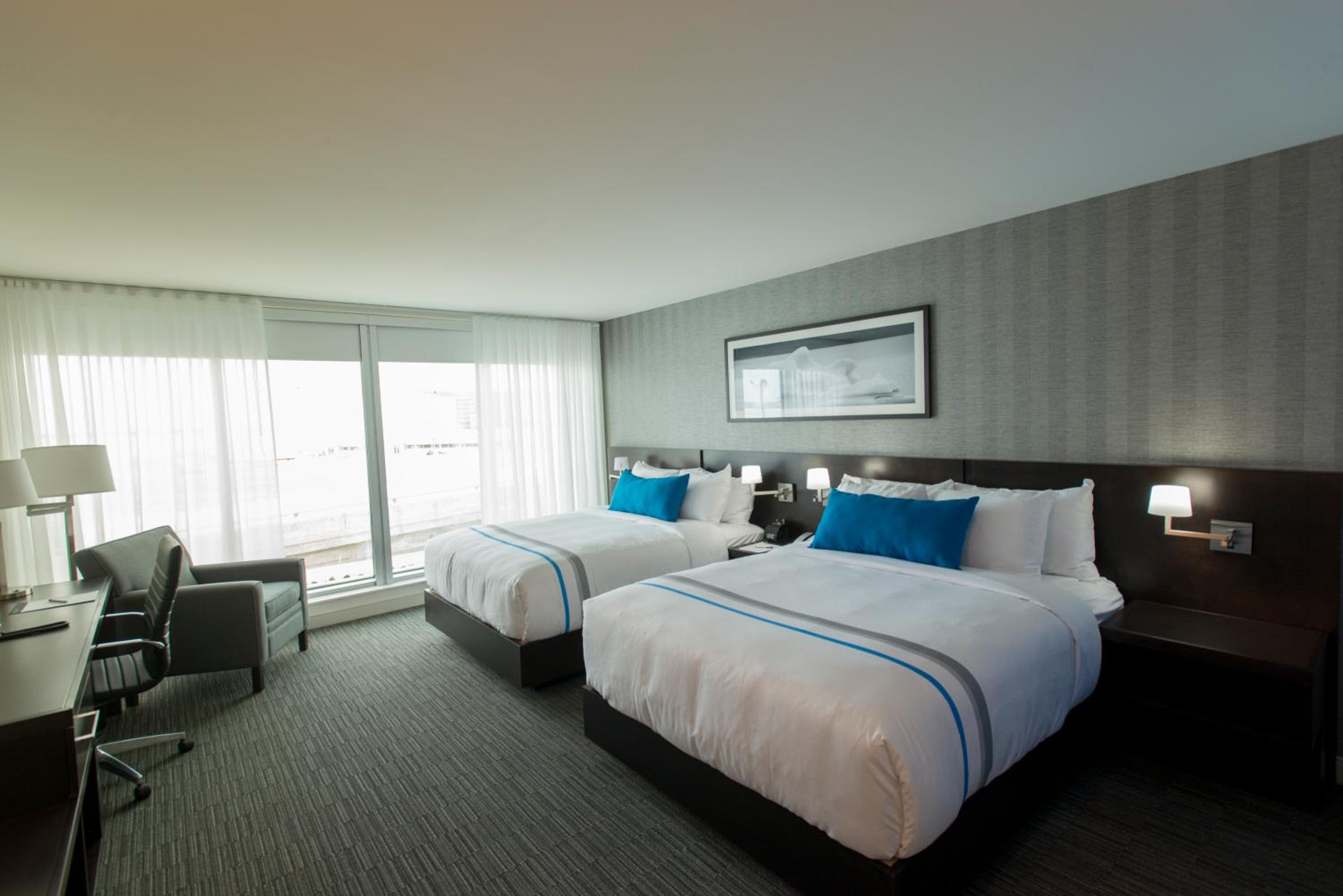 Queen Room with Two Queen Beds photo 2