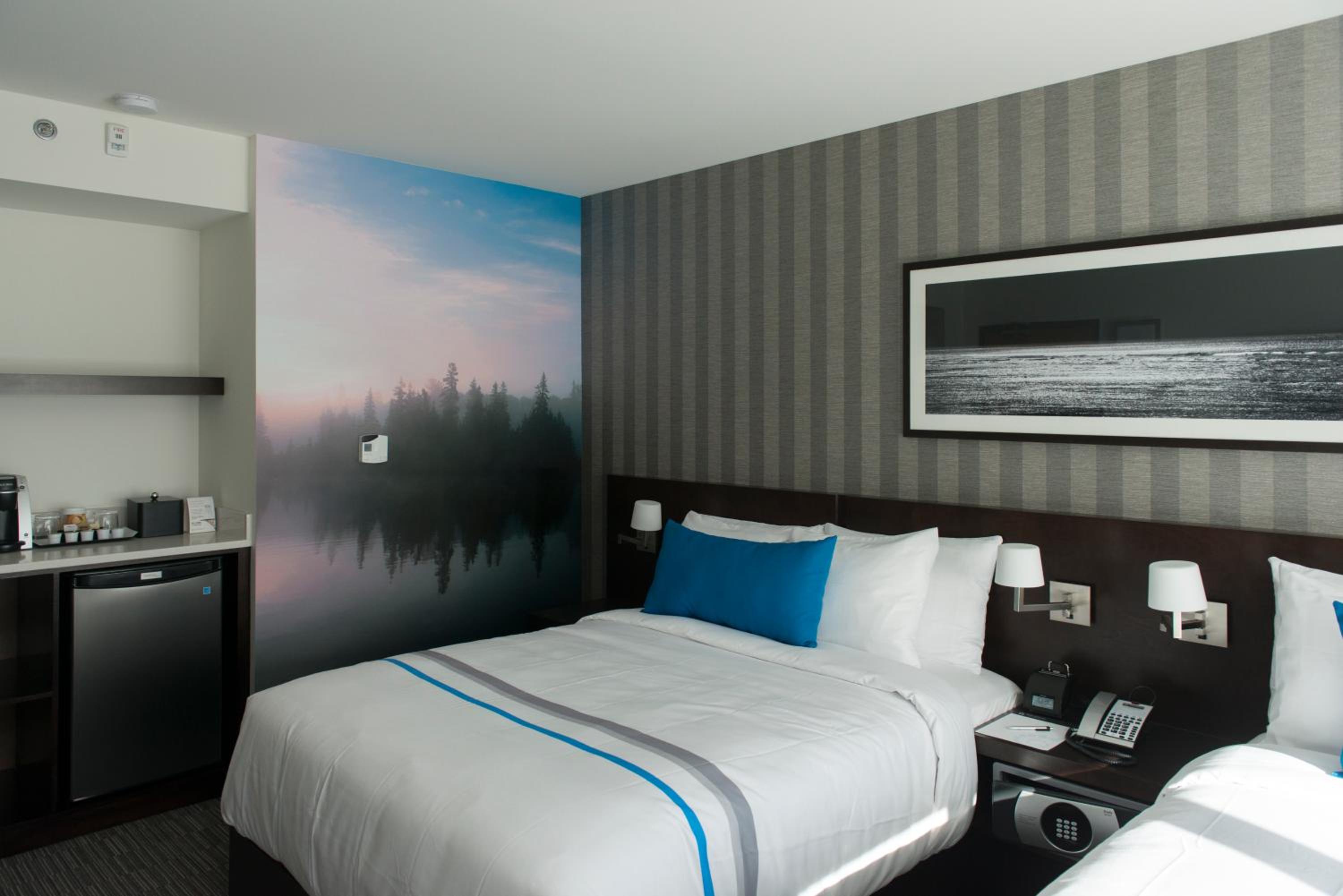 Queen Room with Two Queen Beds photo 3