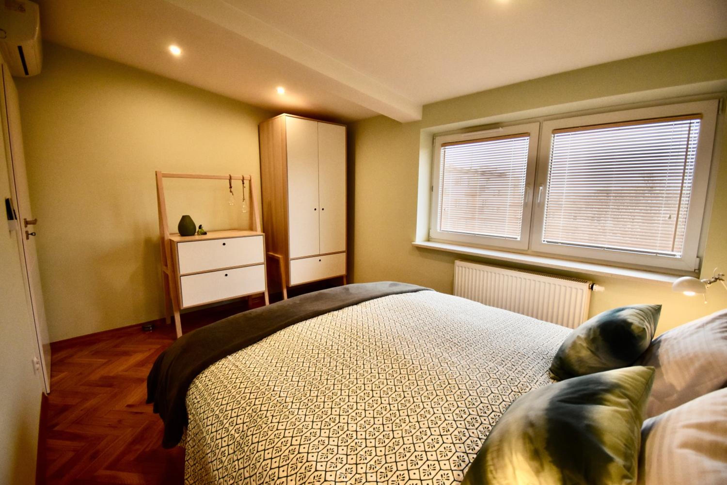 Three-Bedroom Apartment - Photo 9