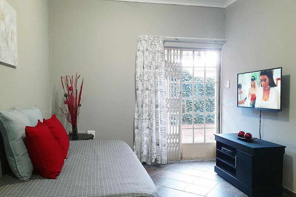 One-Bedroom Apartment - Photo 13