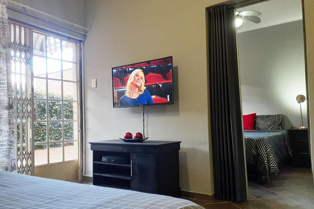 One-Bedroom Apartment - Photo 15