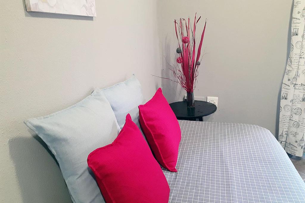 One-Bedroom Apartment - Photo 3