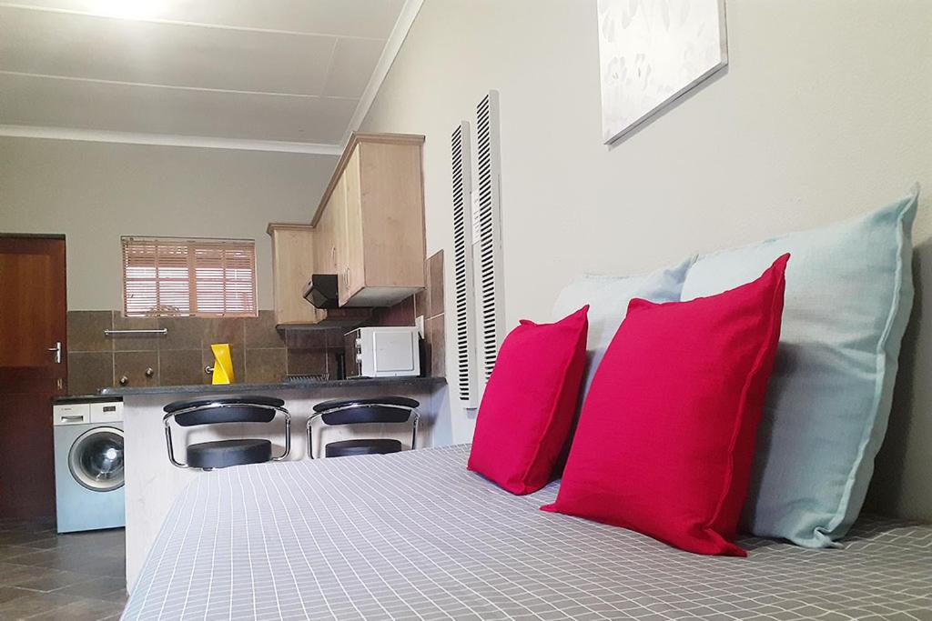 One-Bedroom Apartment - Photo 4