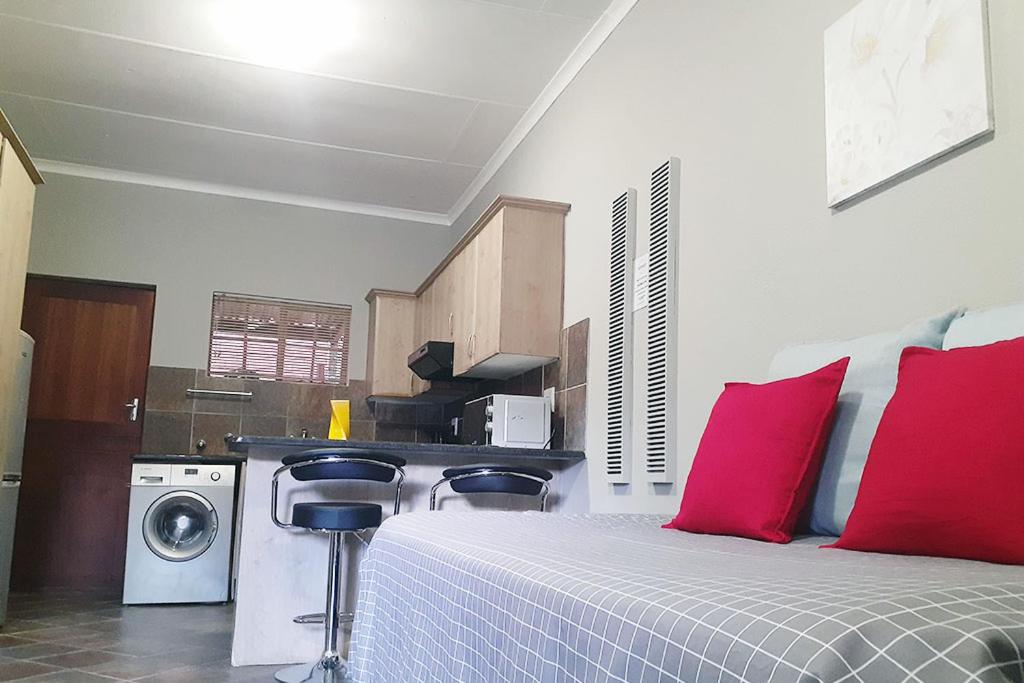 One-Bedroom Apartment - Photo 17