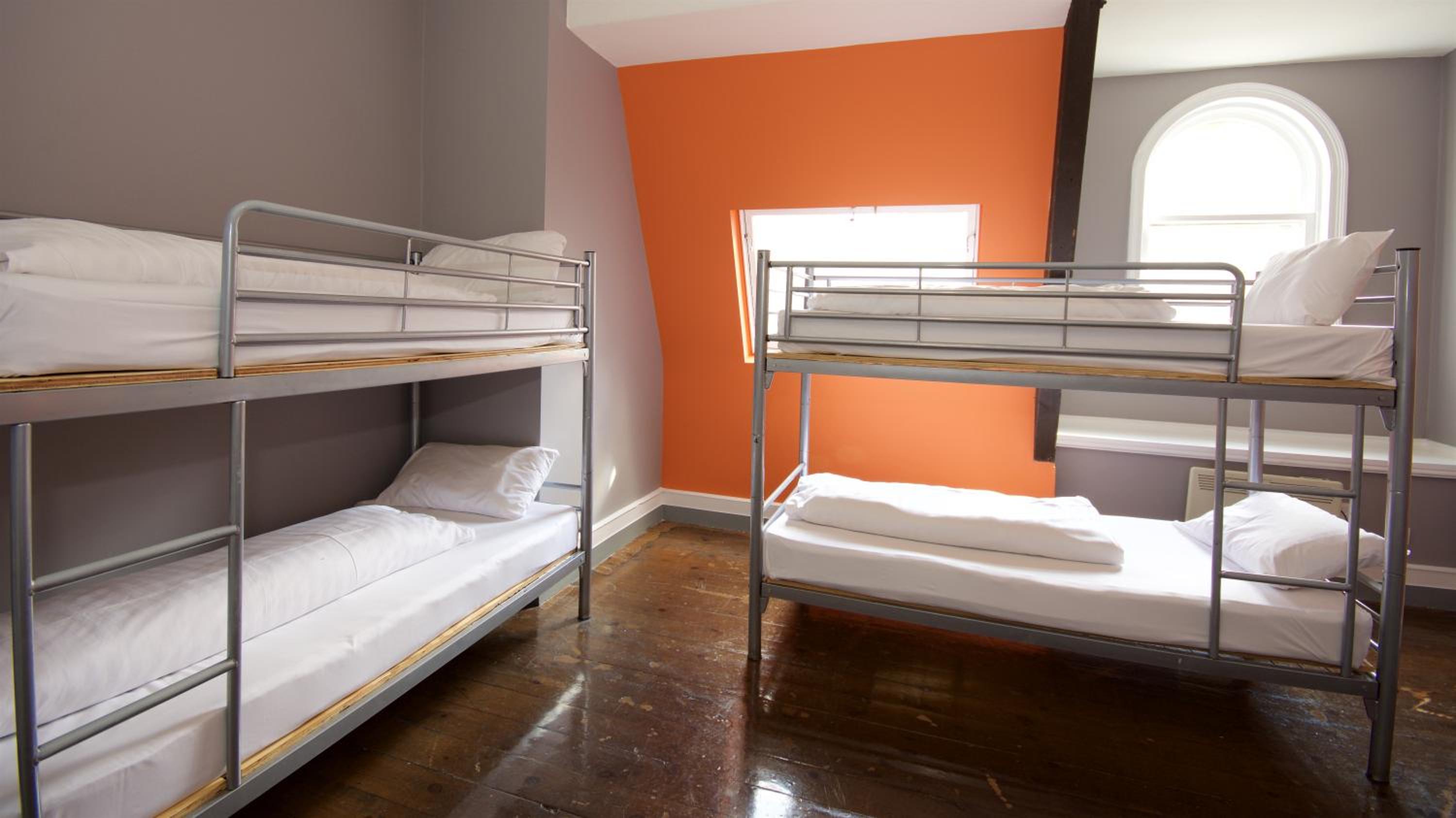 Bed in 6-Bed Mixed Dormitory Room photo 1